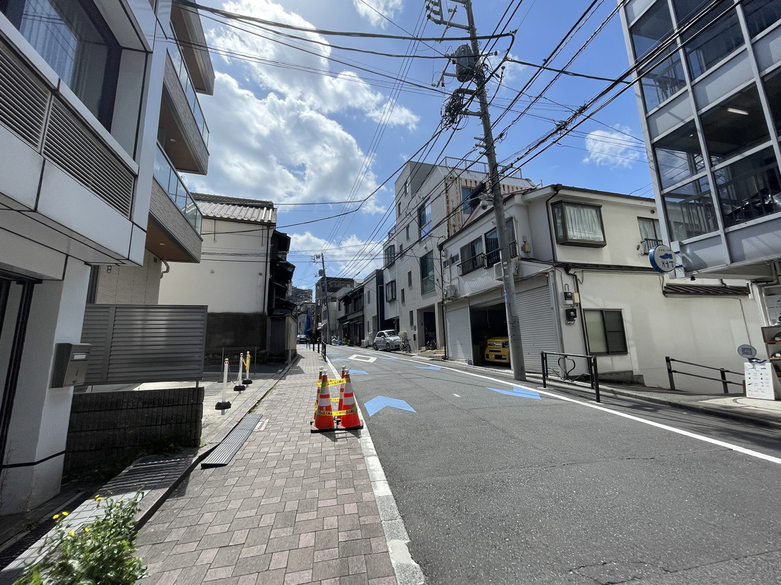 菊坂回廊前面の通り
