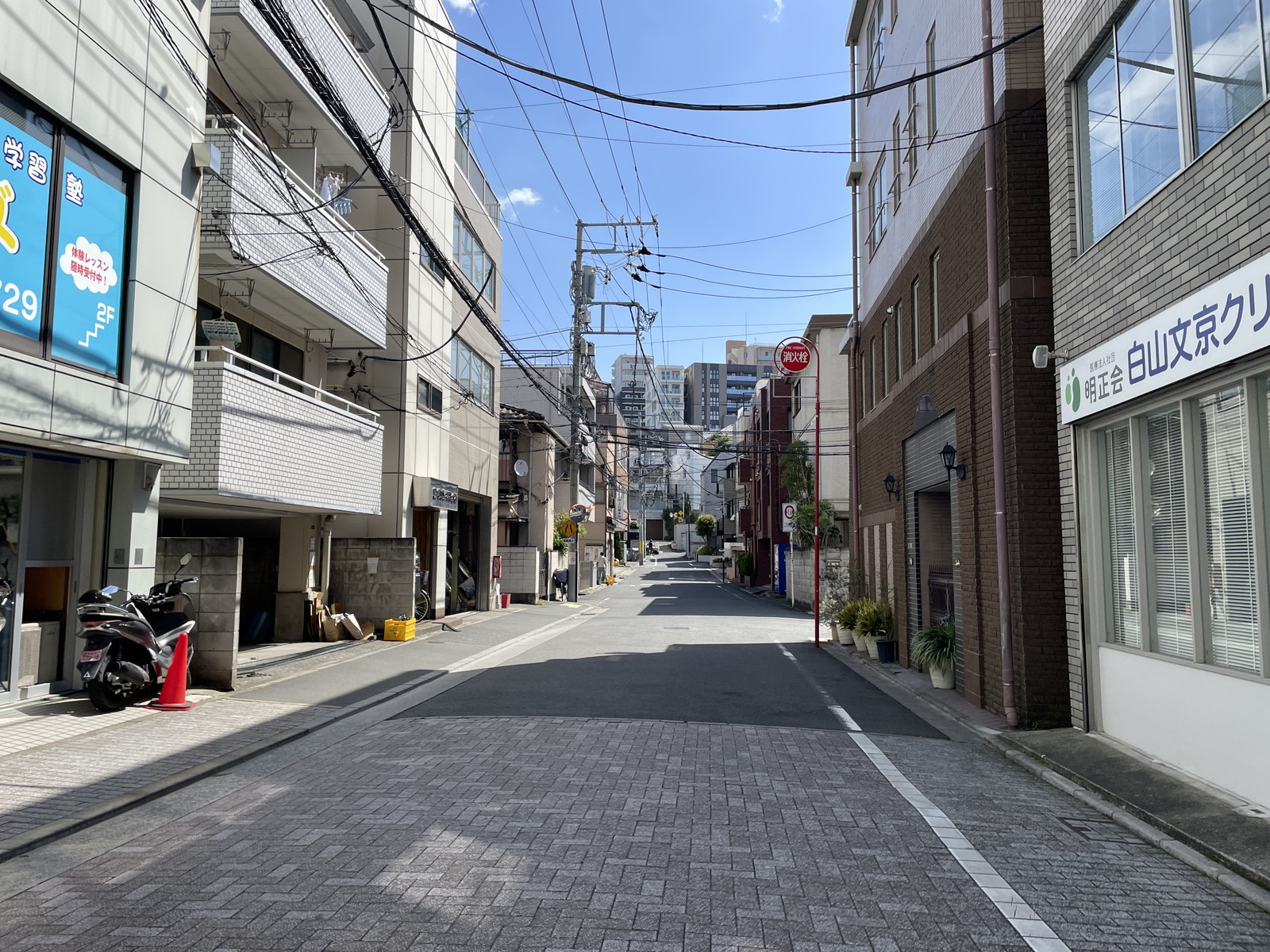 GSS白山ビル前面の通り