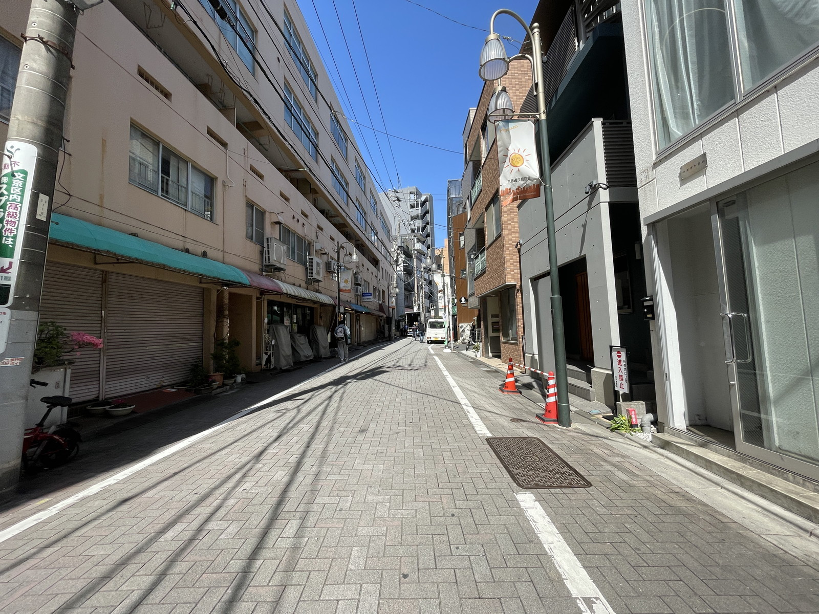 CSAビル前面の通り
