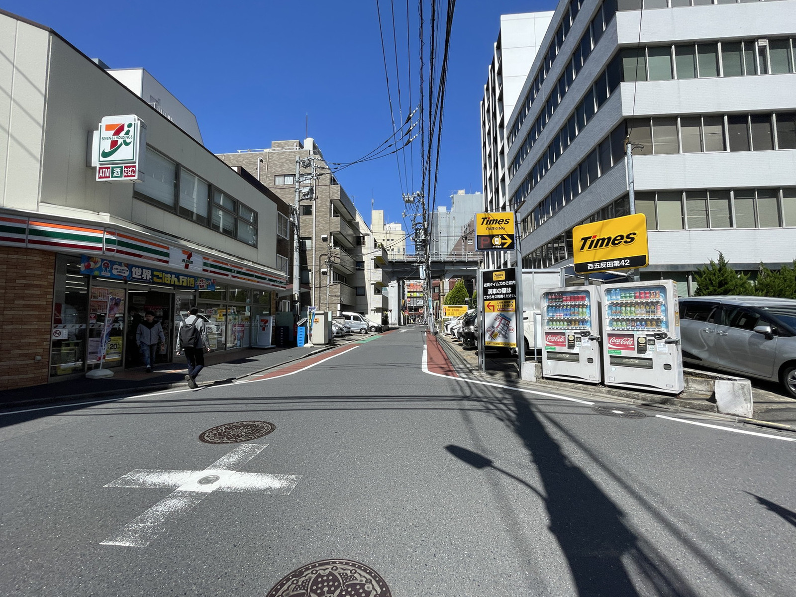 住友生命五反田ビル前面の通り