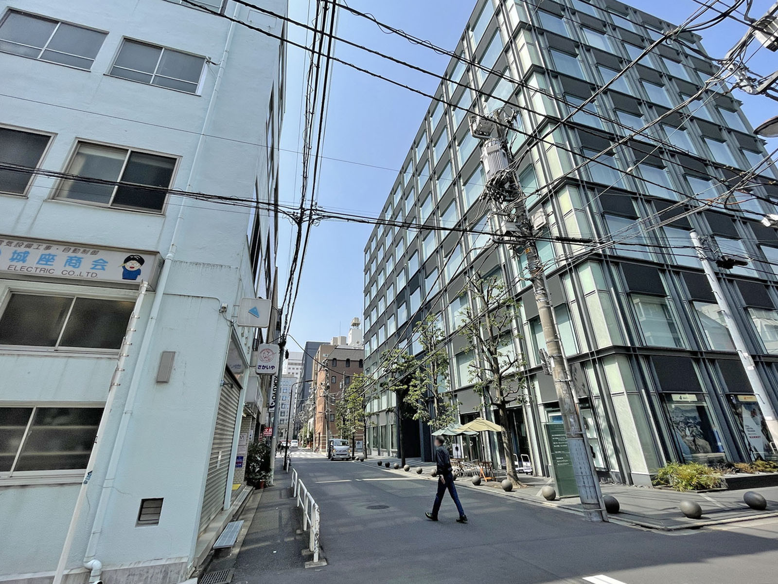 神保町カンナビル前面の通り