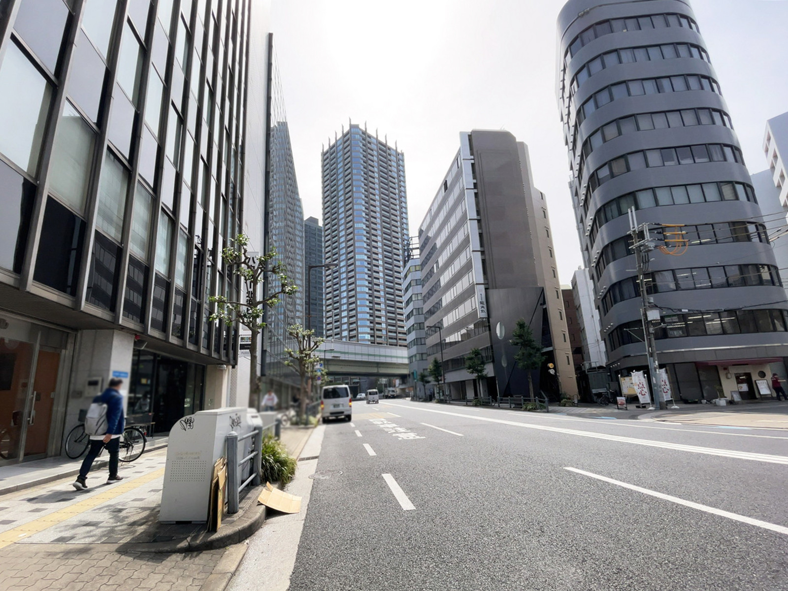 北浜小林ビル前面の通り