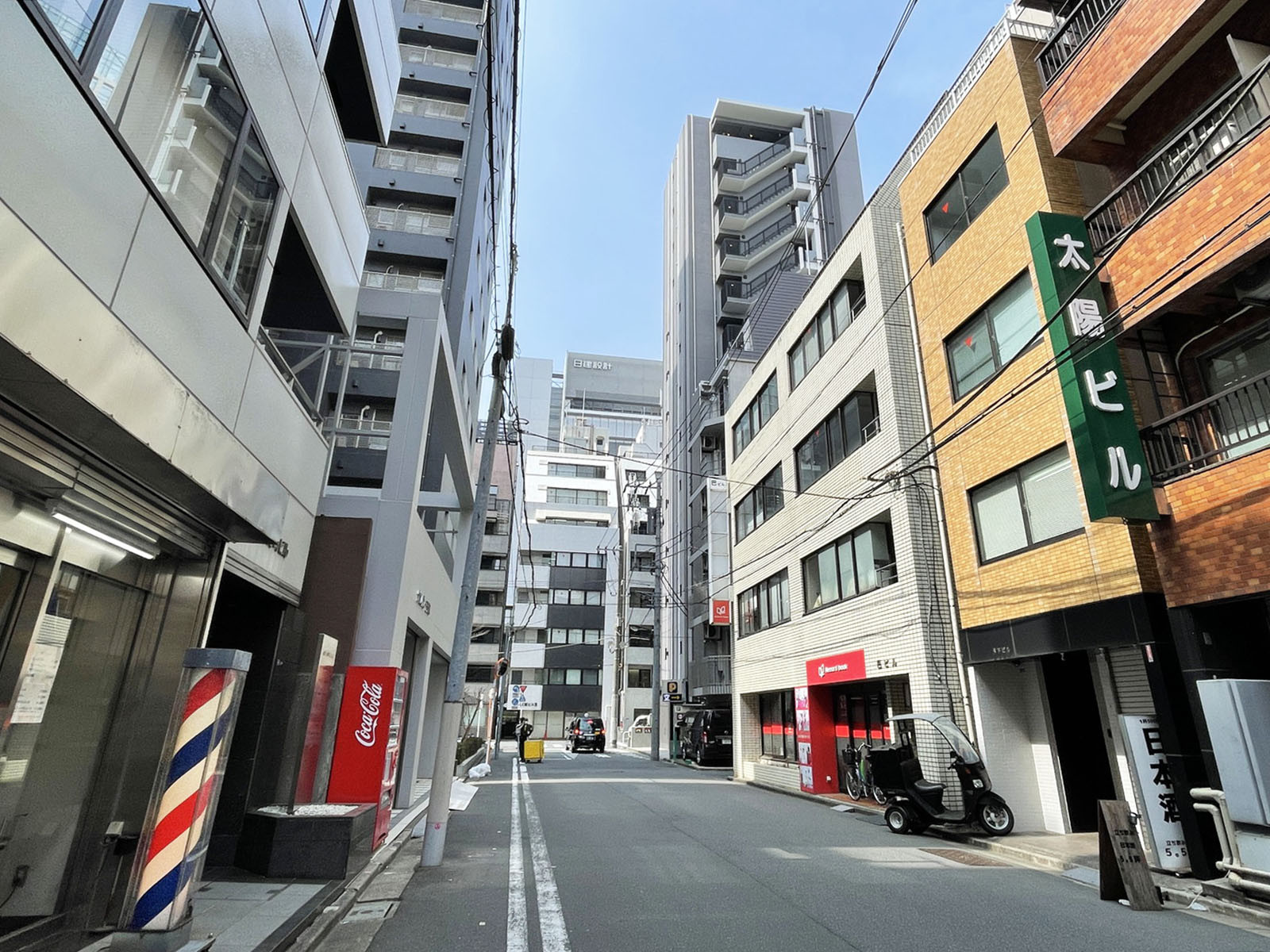 寺西ビル前面の通り