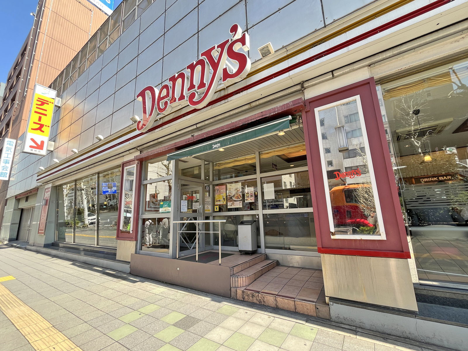 徒歩4分のデニーズ 築地店