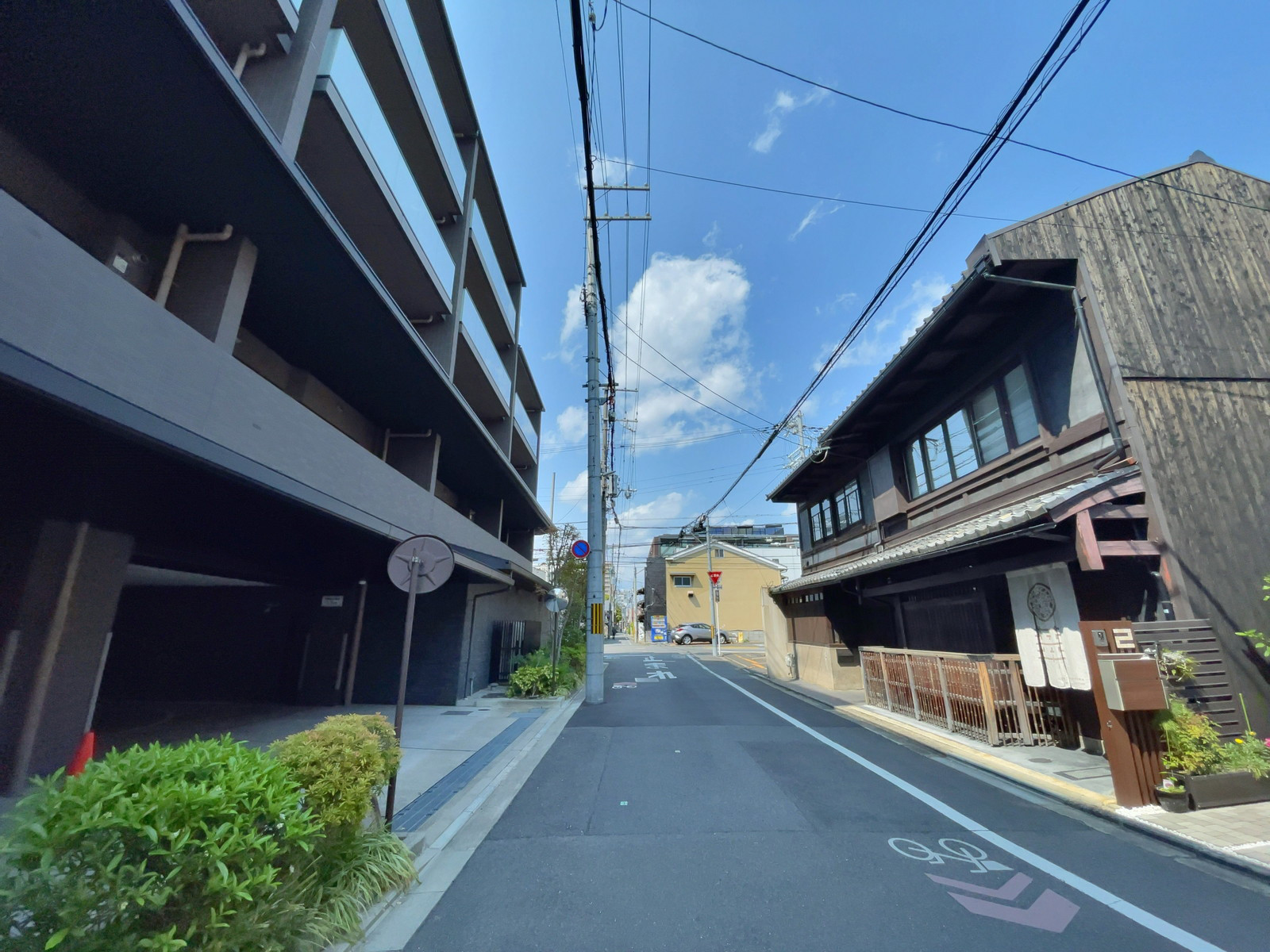 遠藤剛熈美術館前面の通り