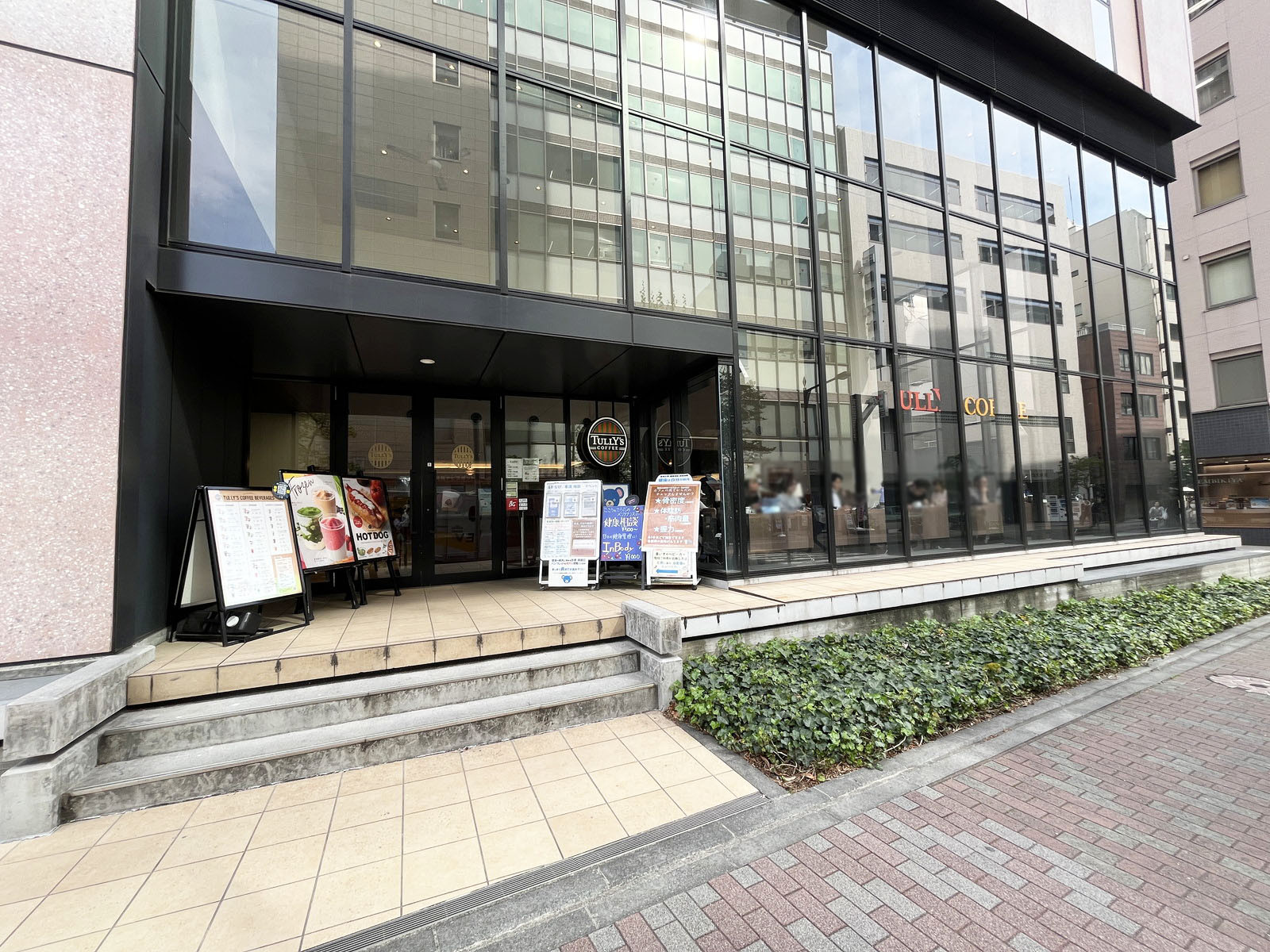 徒歩2分のタリーズコーヒー築地聖ルカ通り店
