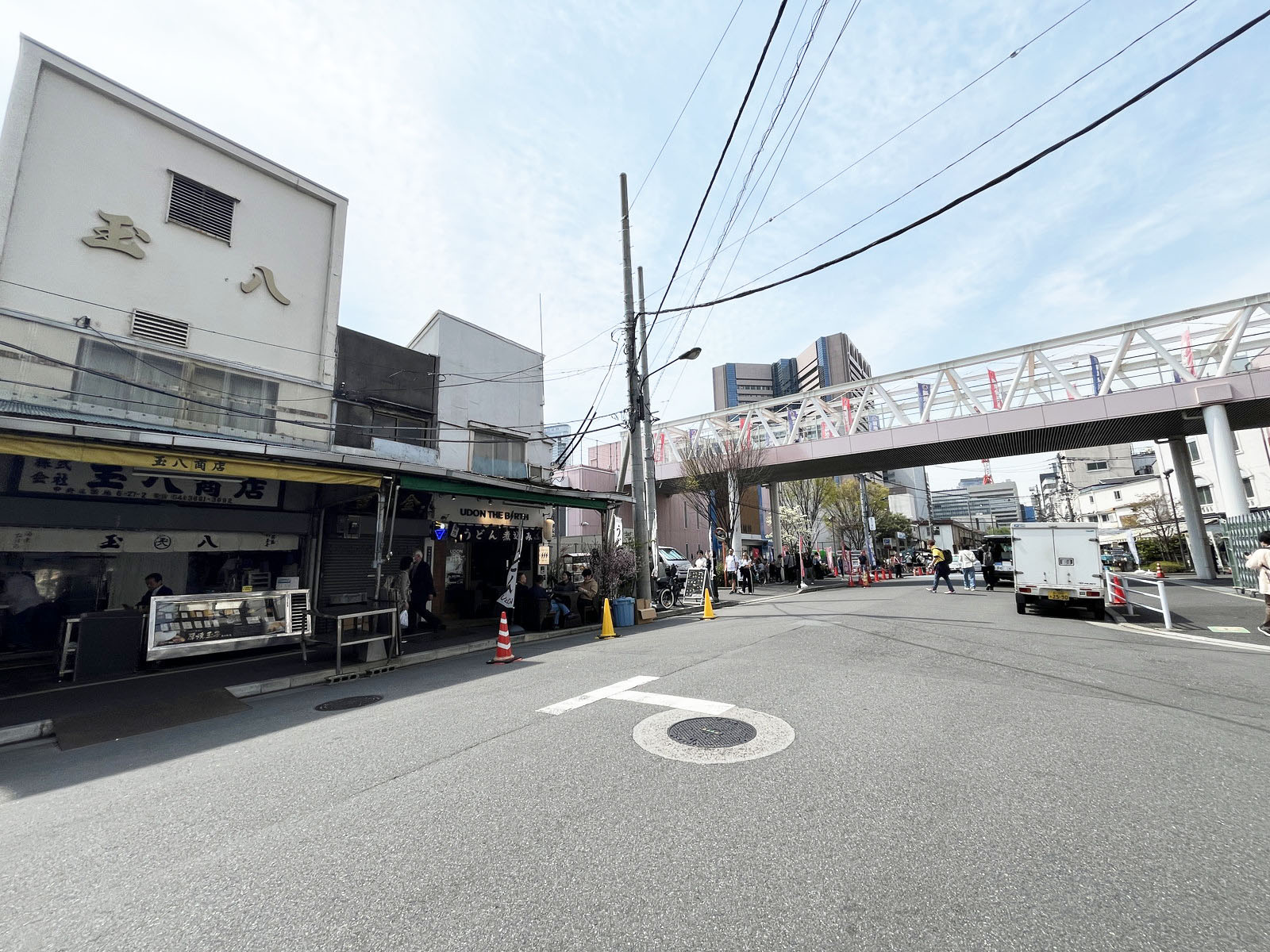 吉岡ビル前面通り