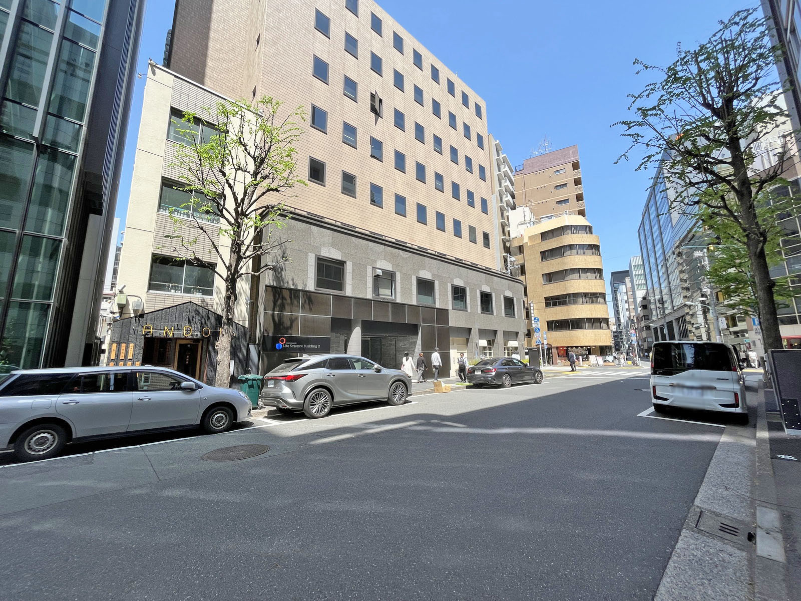 日本橋ビル前面の旧日光街道