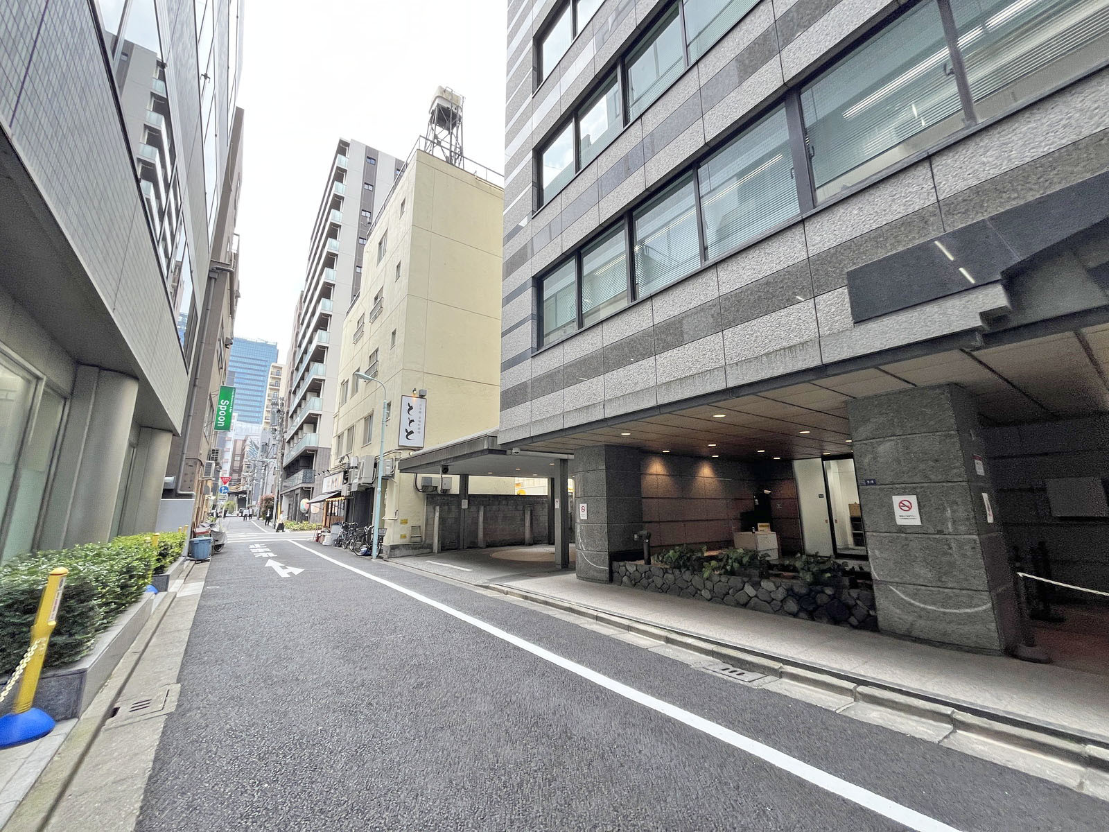 茅場町第2平和ビル前面通り
