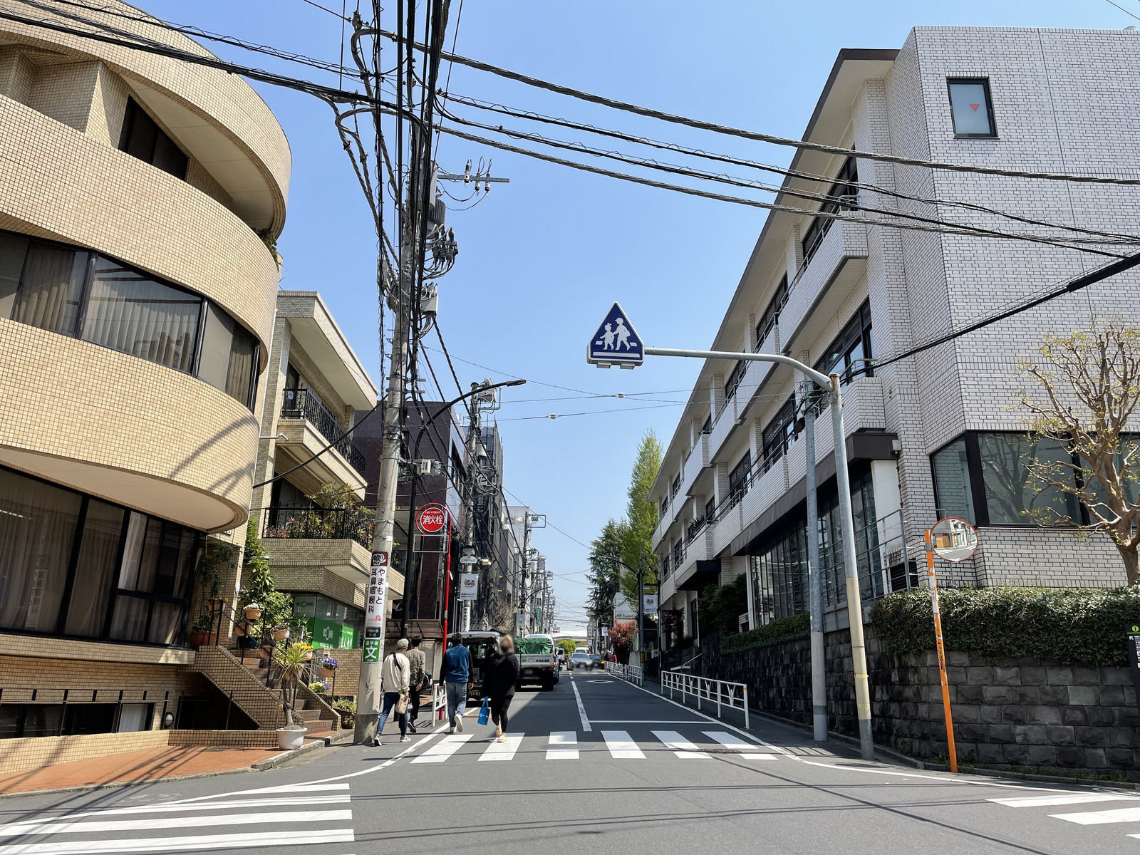 ベルヴュオフィス千駄ヶ谷前面の通り