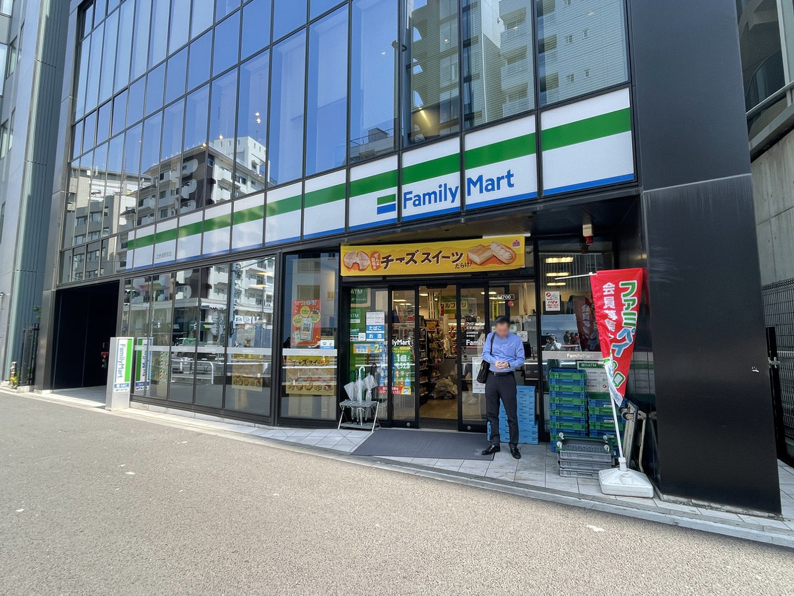 至近のファミリーマート 北参道駅前店