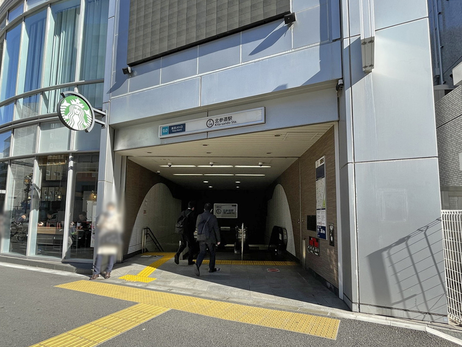 最寄りの「北参道駅」