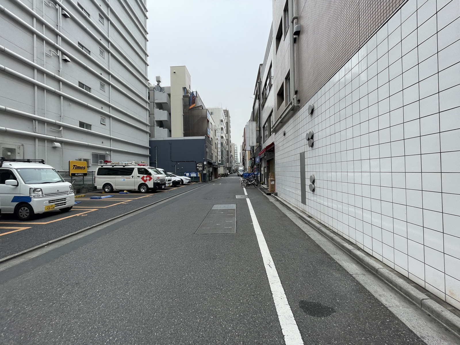 SAKAEビル前面の通り
