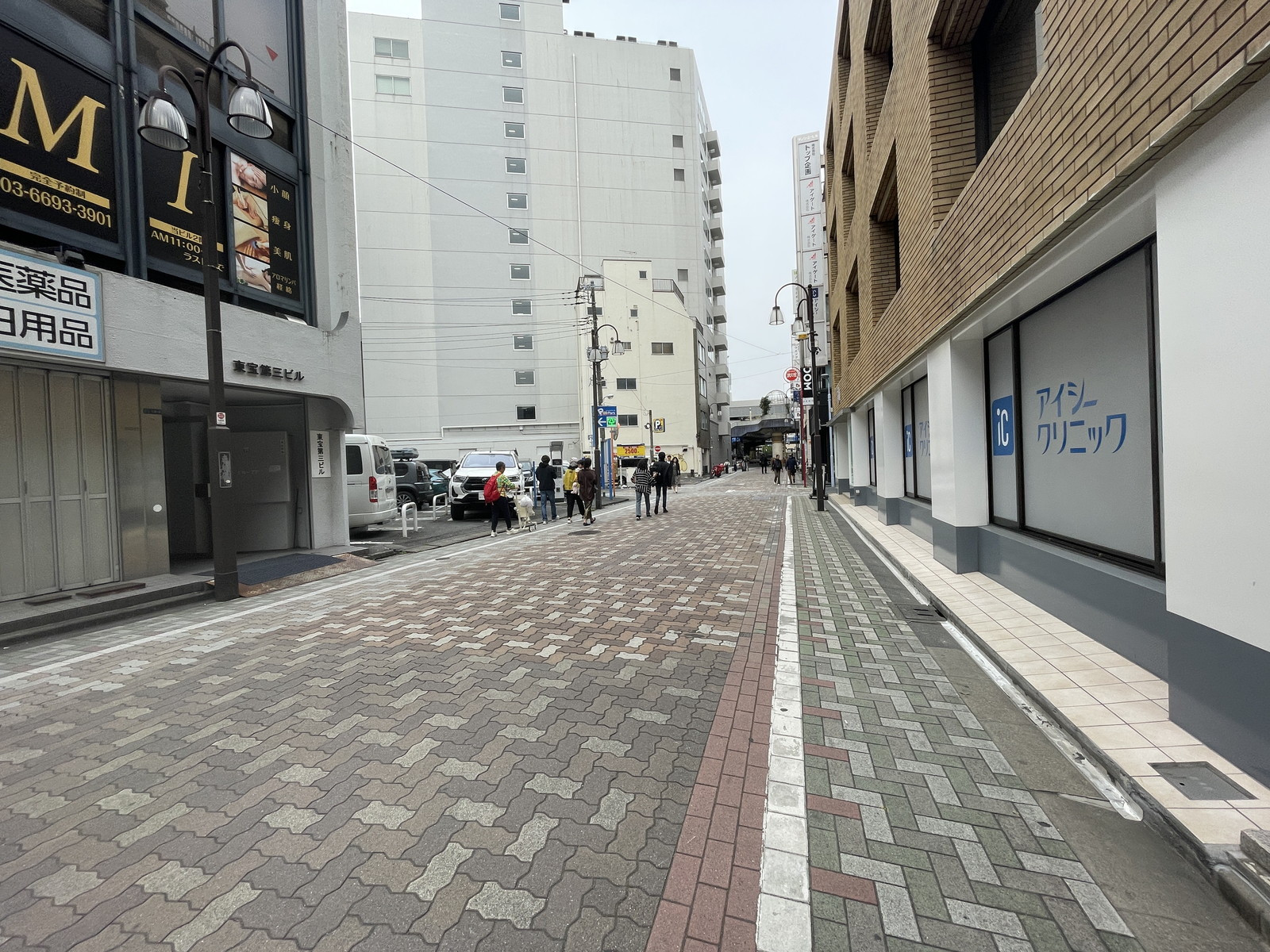 サンクユービル前面の通り