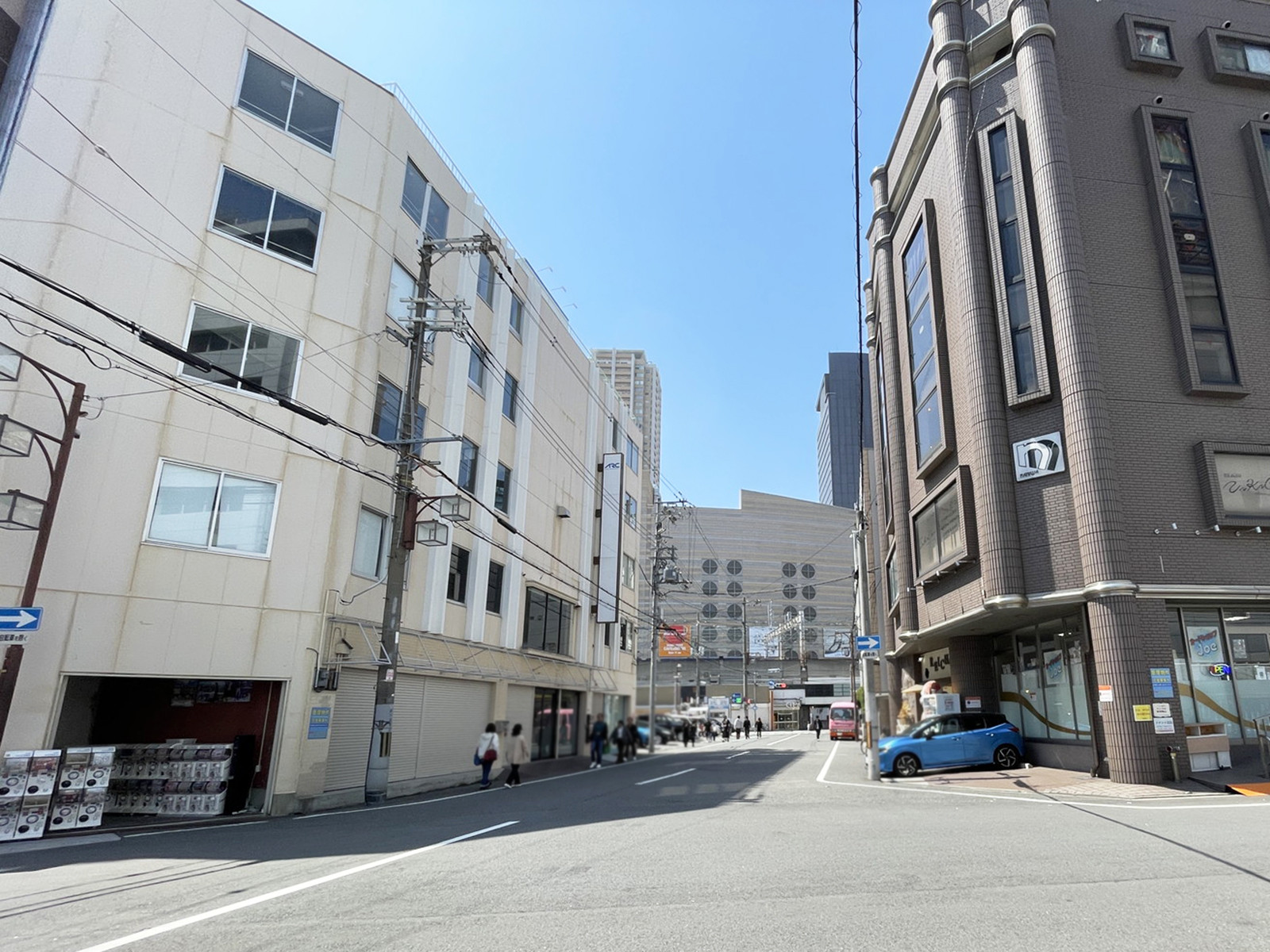 ST難波ビル前面の通り