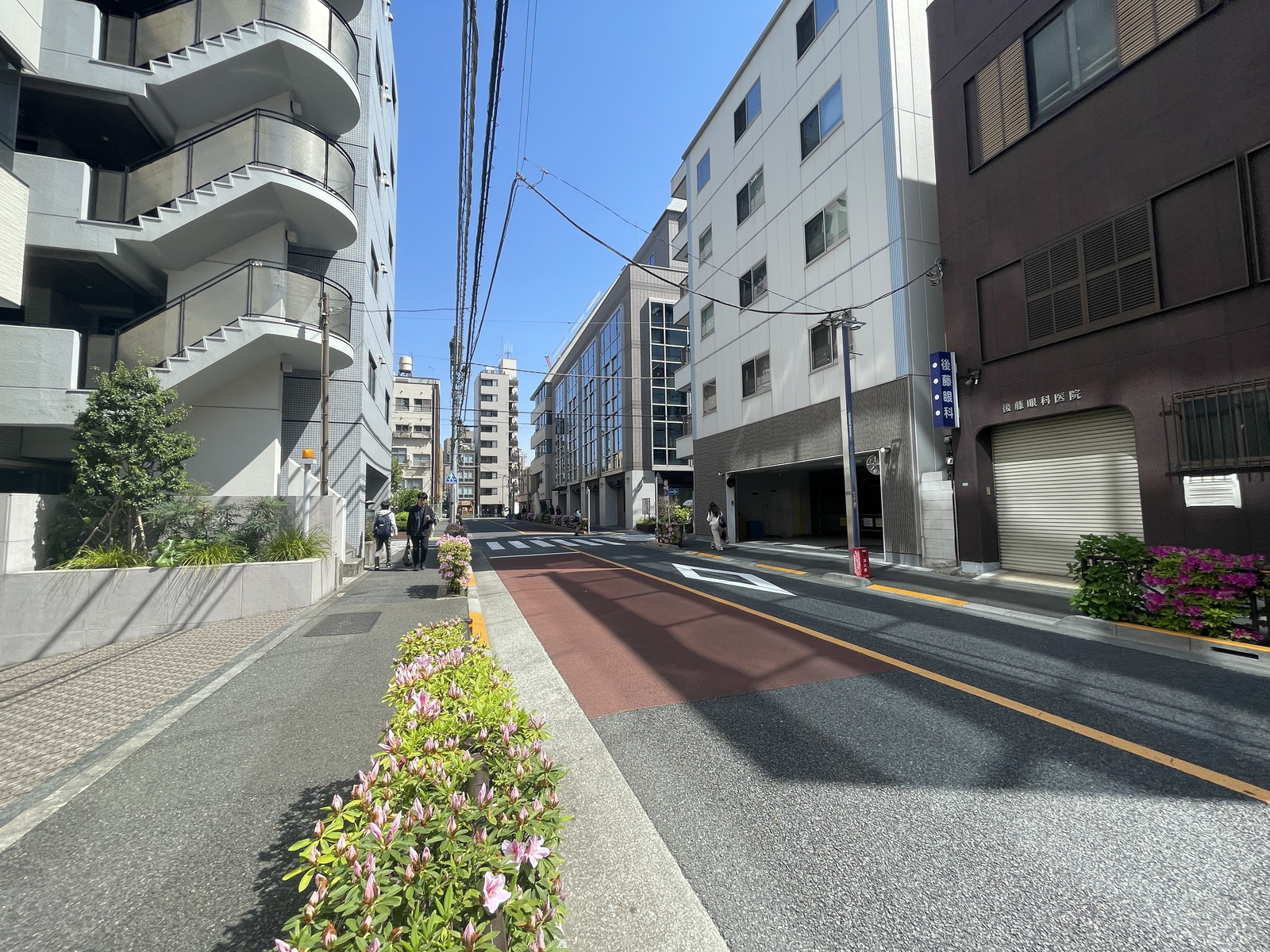 コア本郷ビル前面の通り