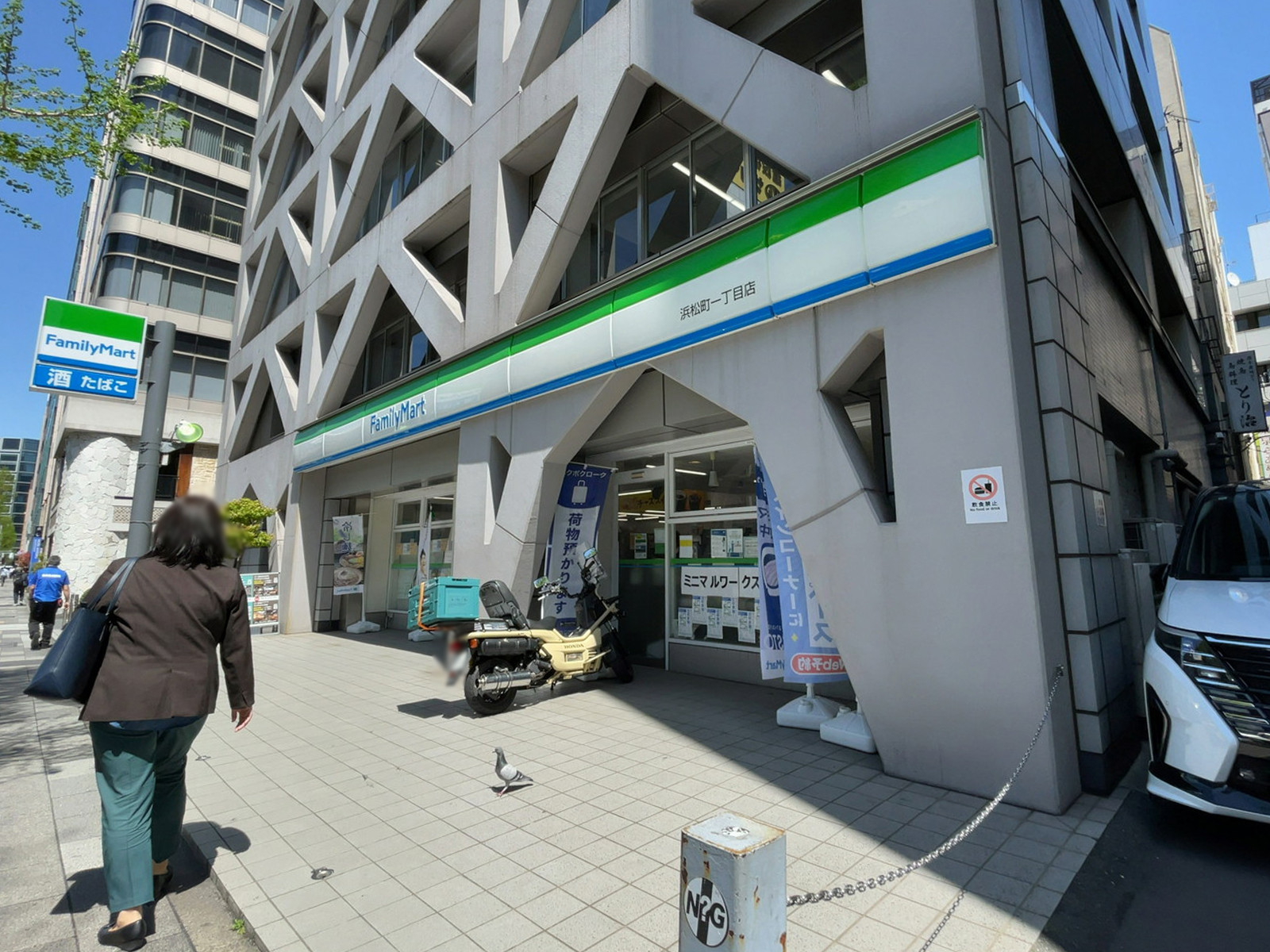 徒歩1分のファミリーマート 浜松町一丁目店