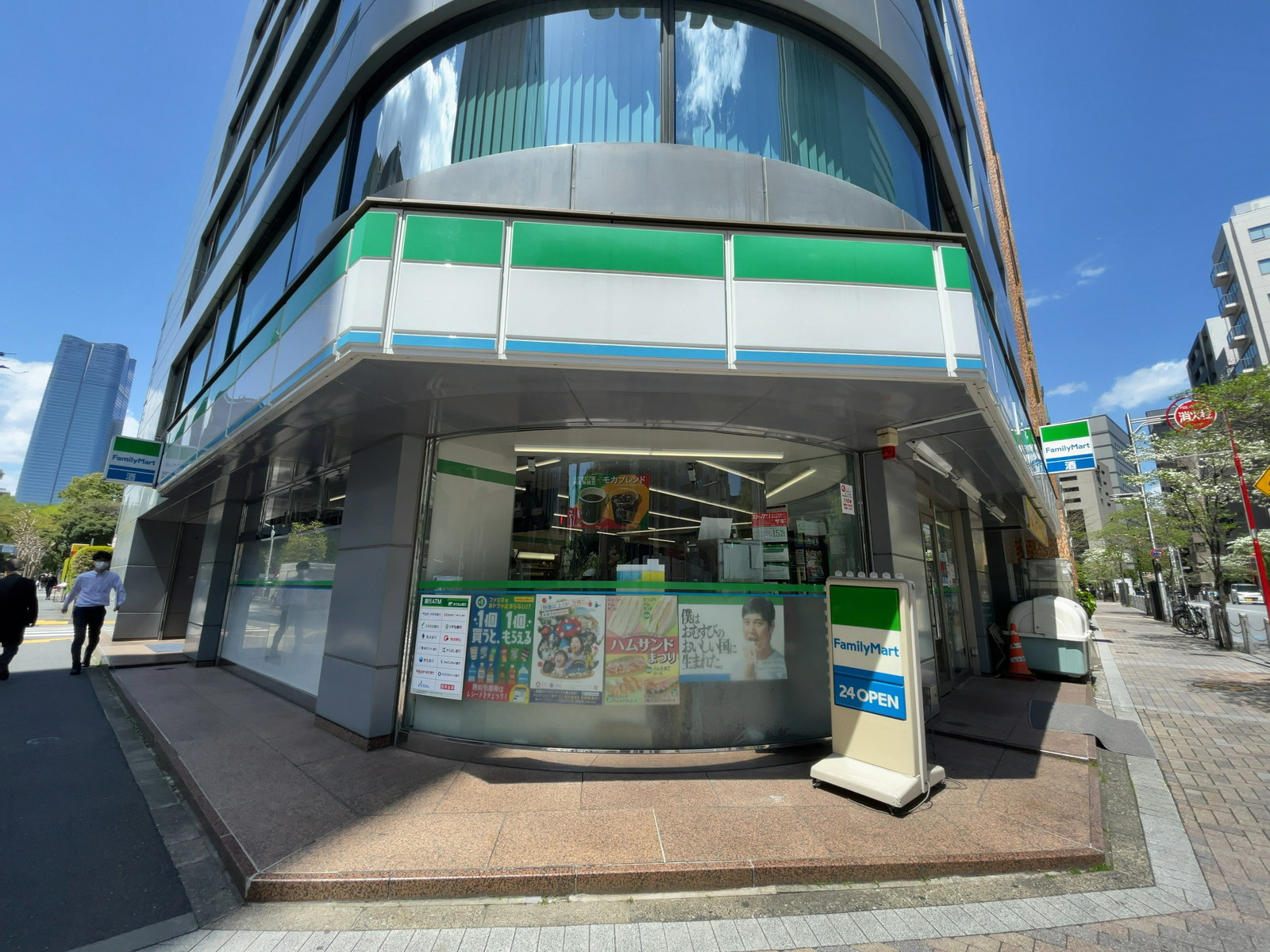 徒歩1分のファミリーマート 芝公園一丁目店