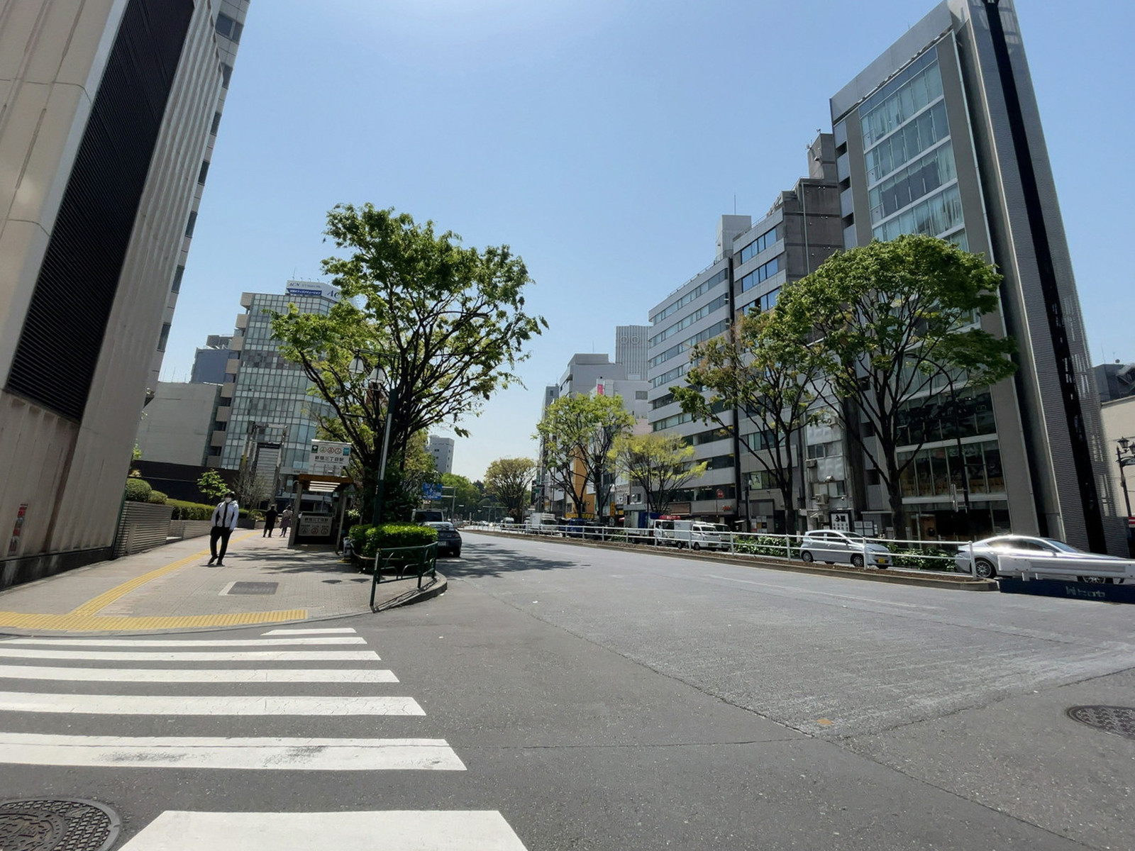近くの御苑通り