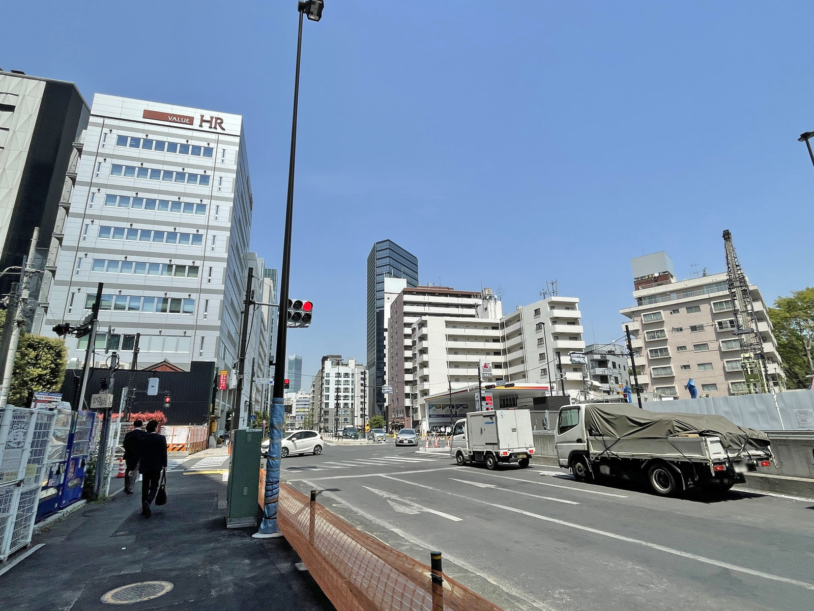 南新宿JEBL前面の明治通り