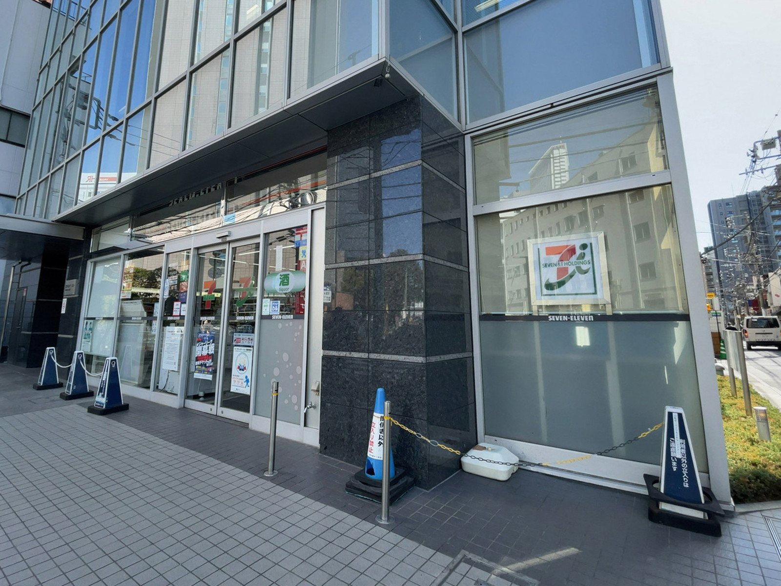 至近のセブン-イレブン 代々木イースト店
