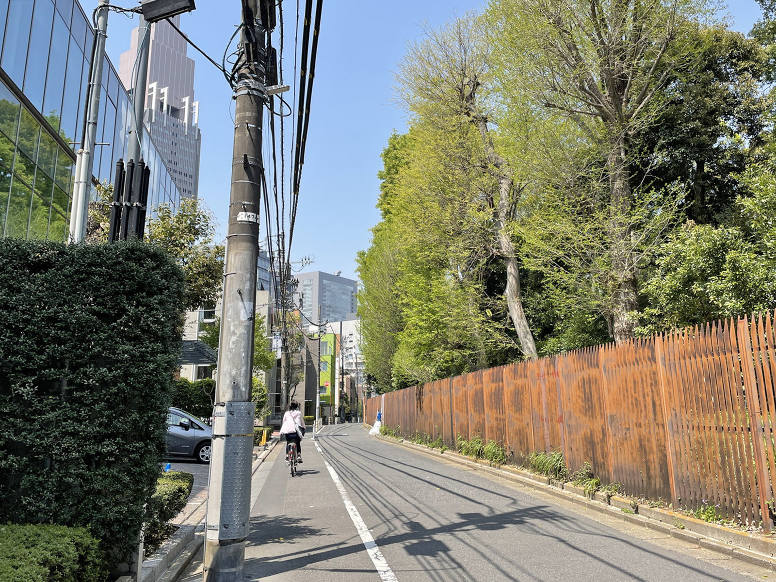更生保護会館前面の通り