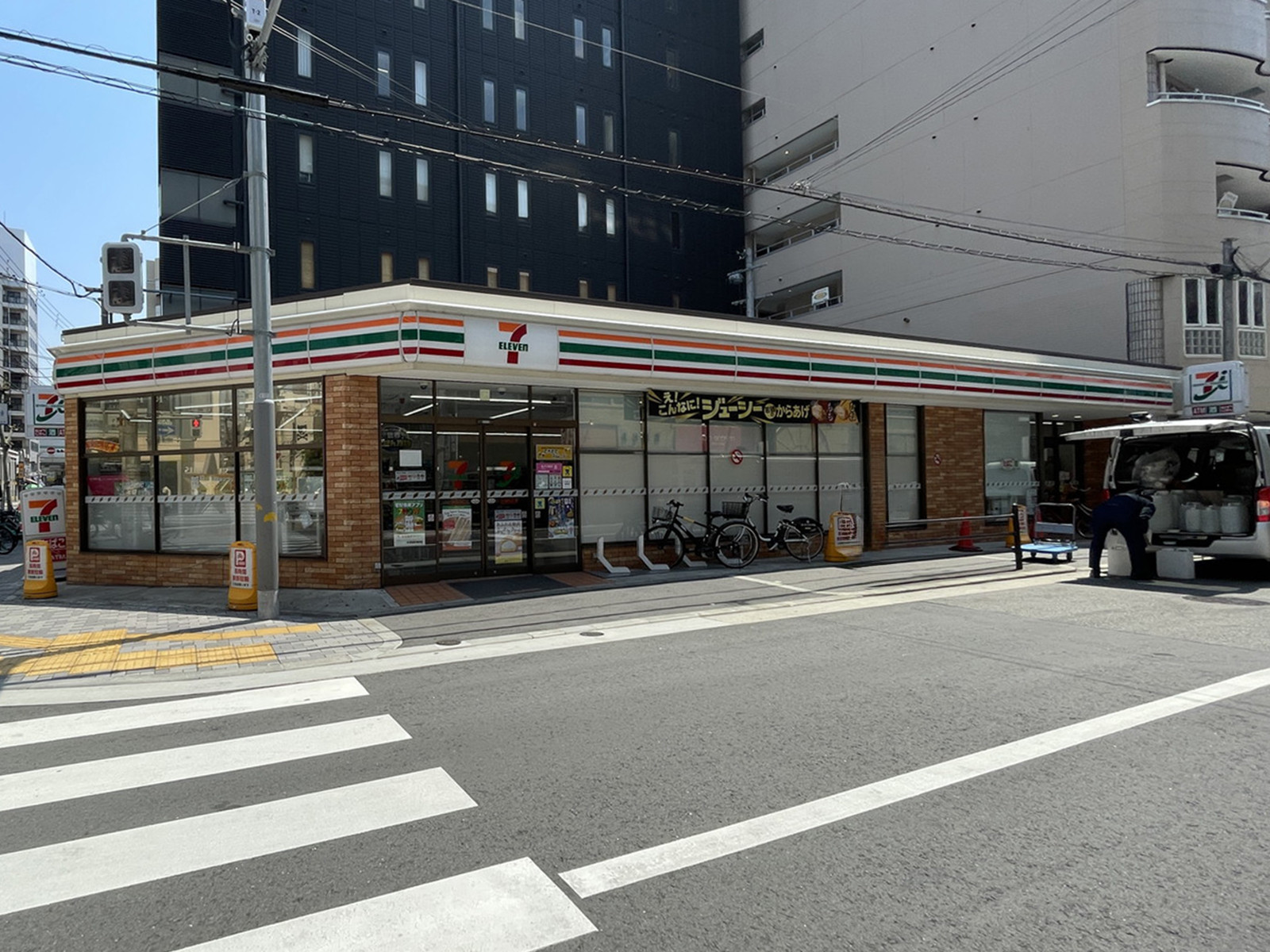 斜め向かいにあるセブンイレブン 四ツ橋南堀江店