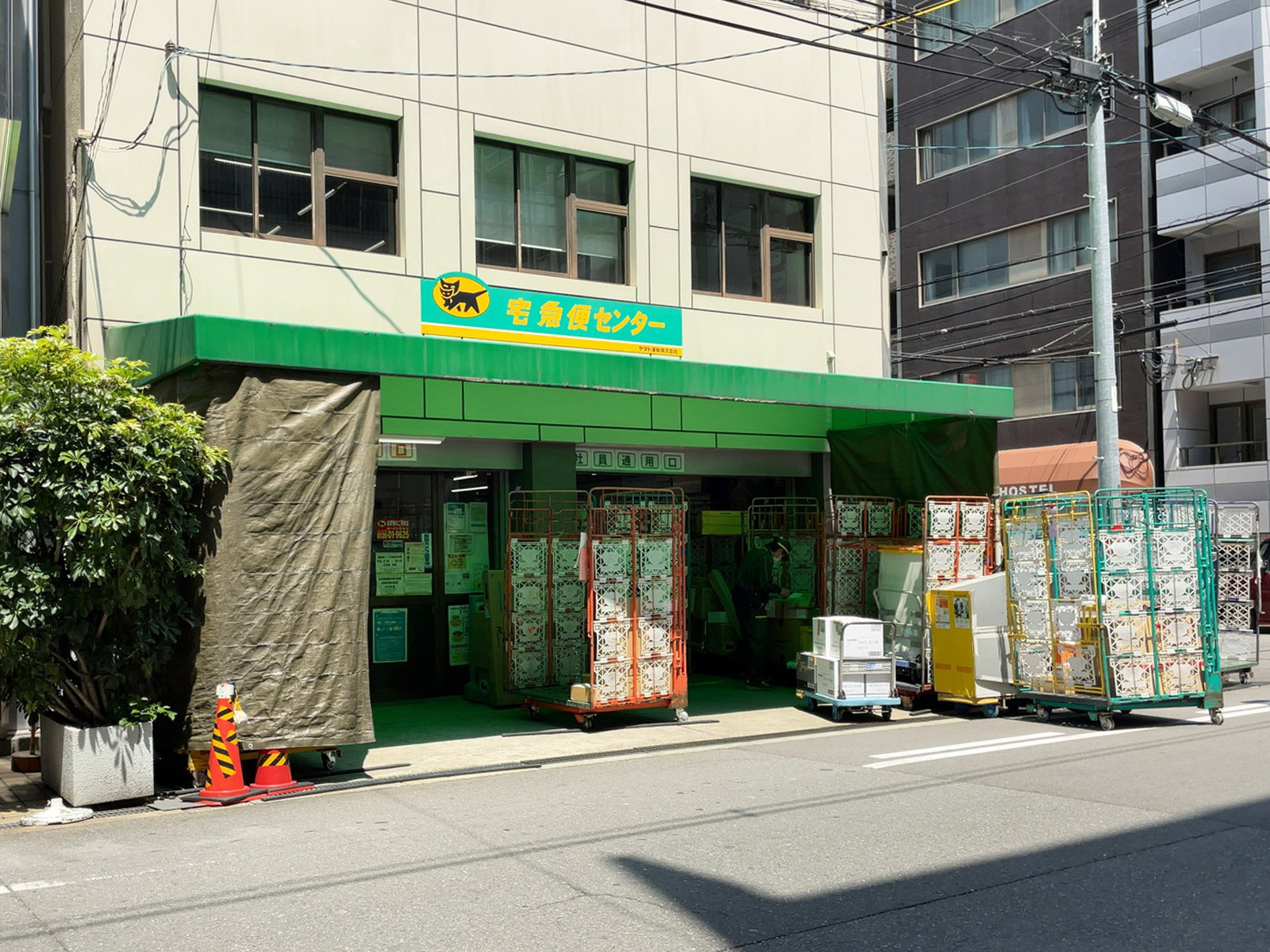 並びにあるヤマト運輸 南船場1丁目営業所