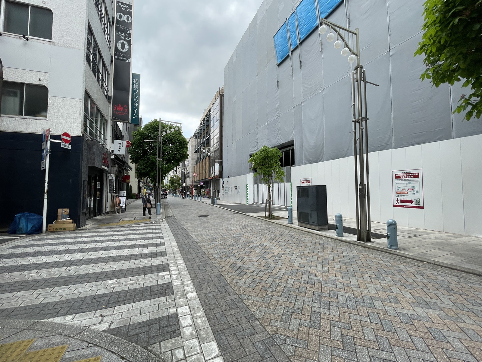 神田モーリビル前面の通り