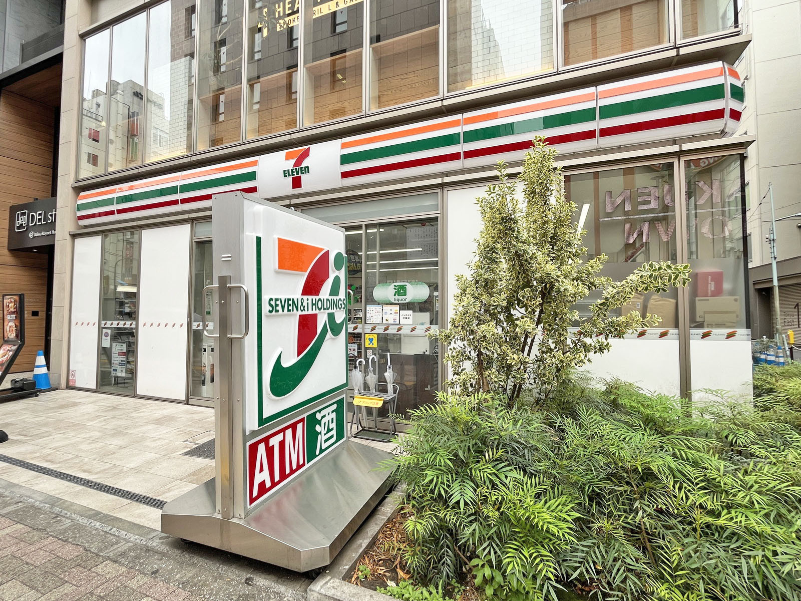 隣のセブン-イレブン DR池袋東口ロイネット店