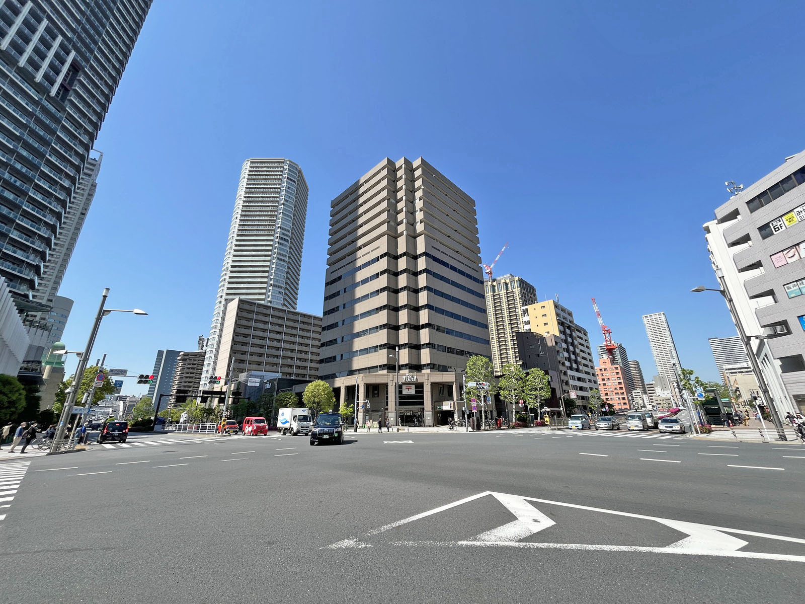 勝どきサンスクエア前面の晴海通り