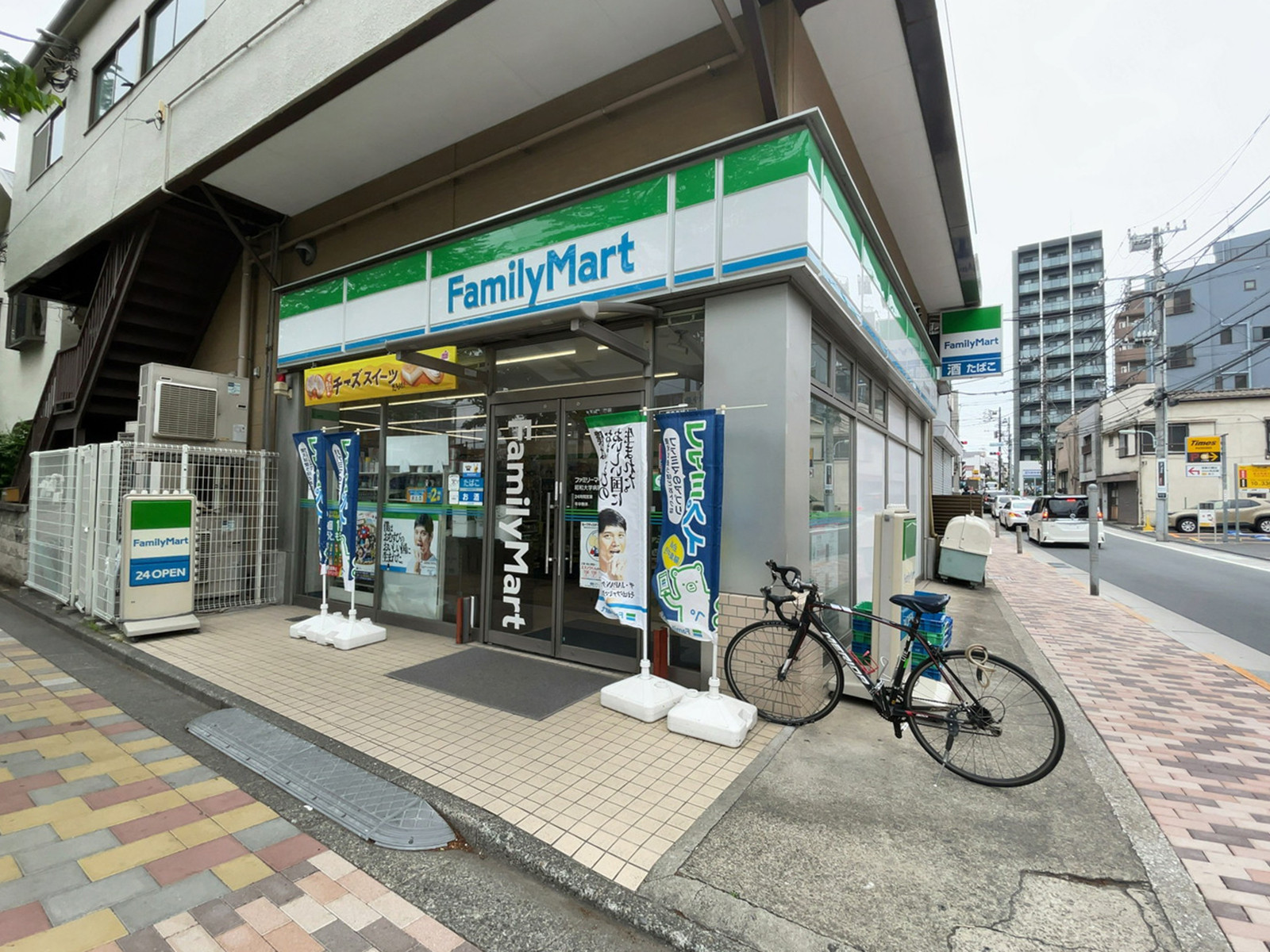 徒歩4分のファミリーマート 昭和大学病院前店