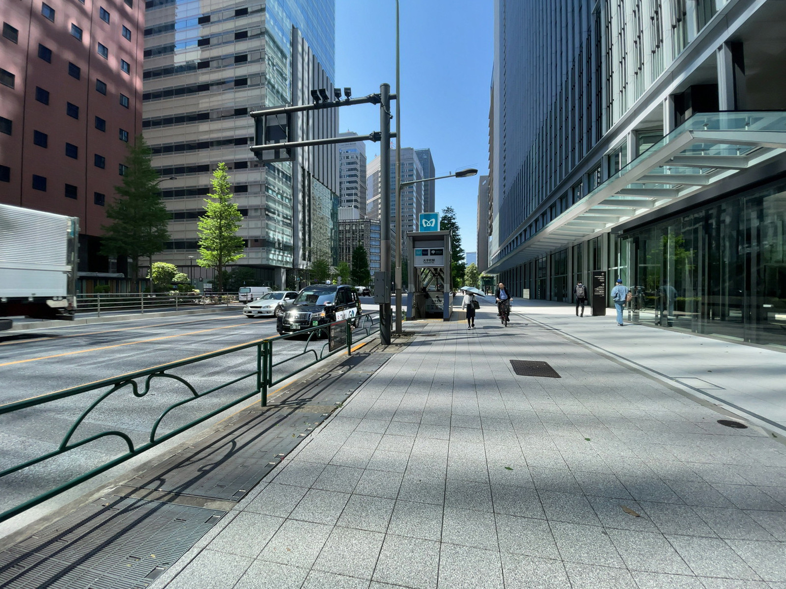 Otemachi Oneタワー前面の通り