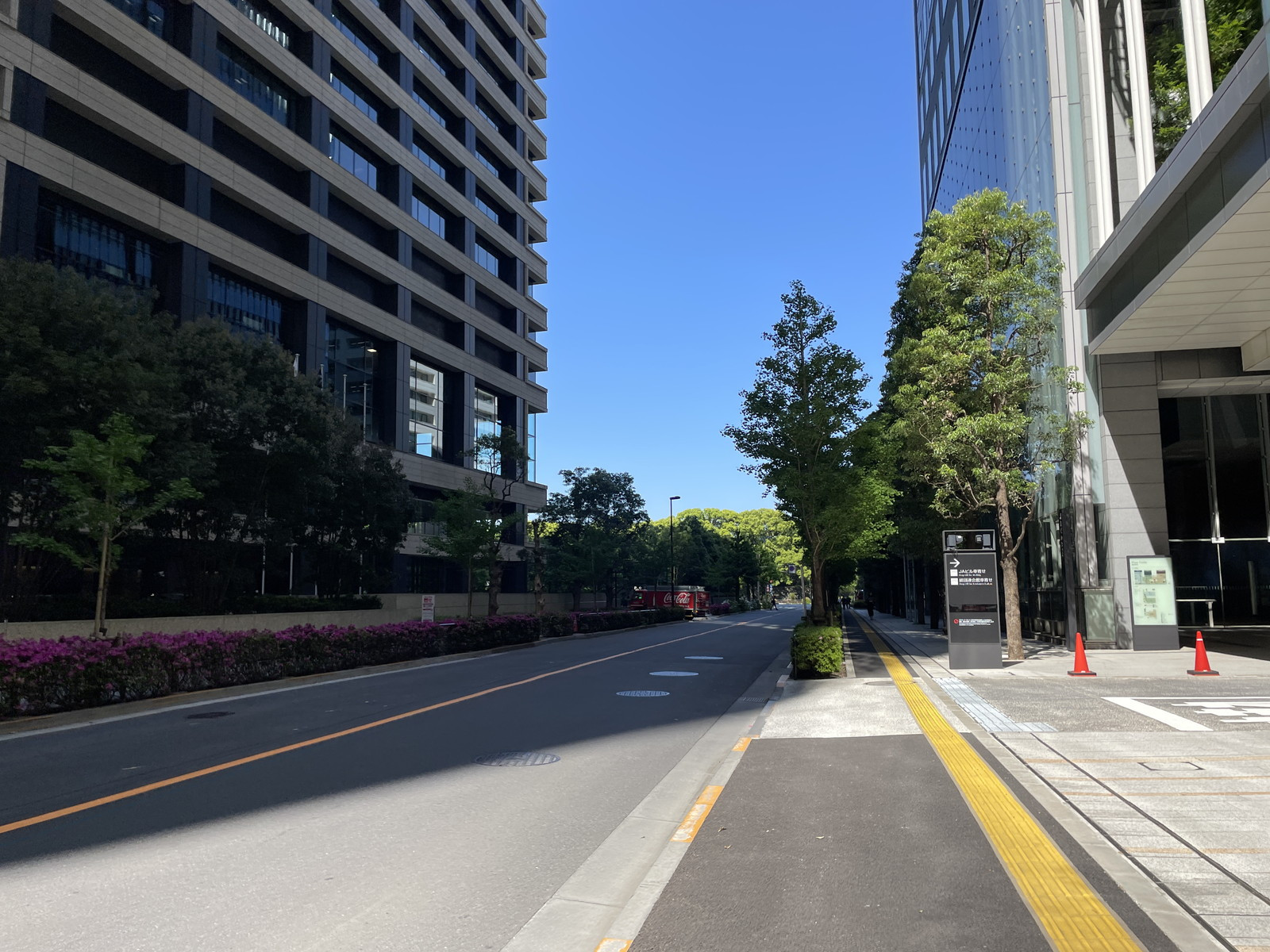 JAビル前面の通り