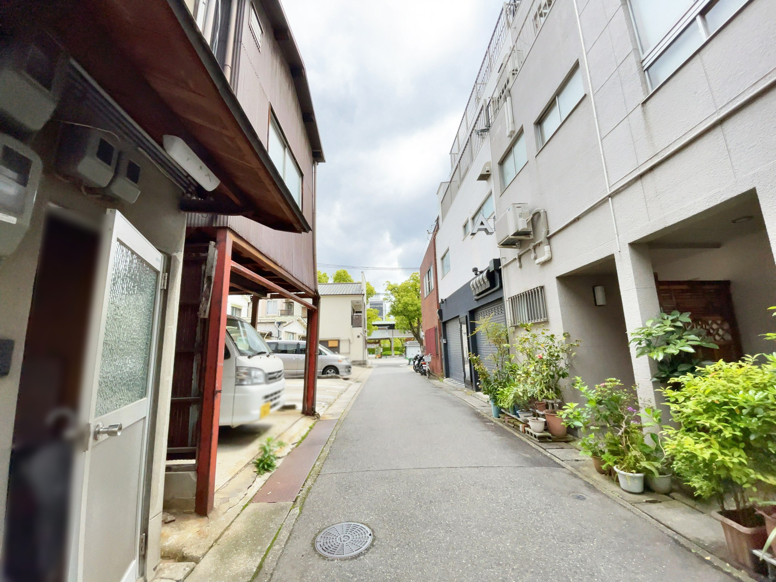 歩1番館前面の通り