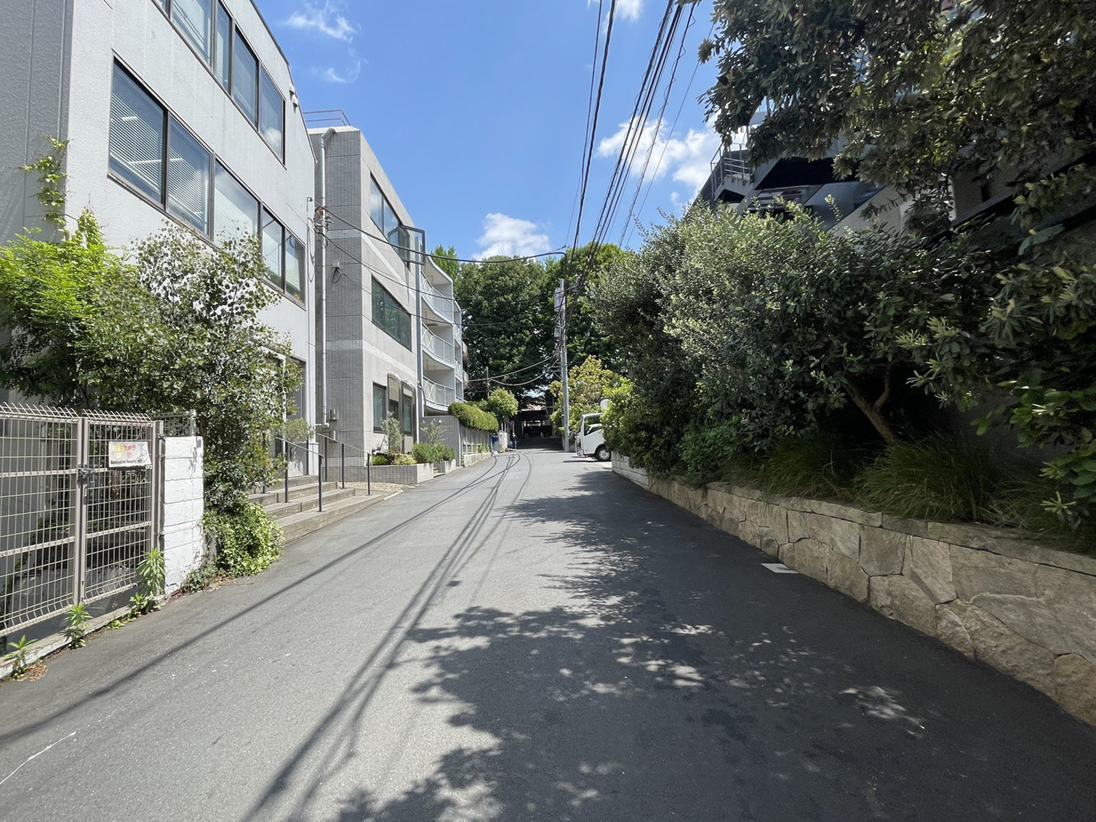 神宮前松井ビル前面の通り