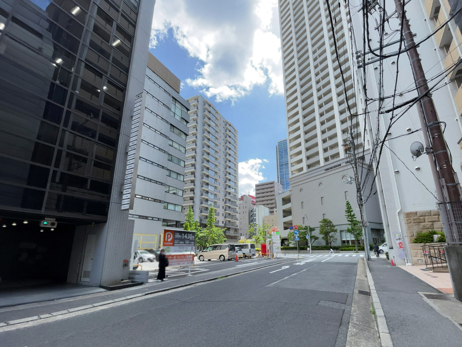 日精ビル前面の通り
