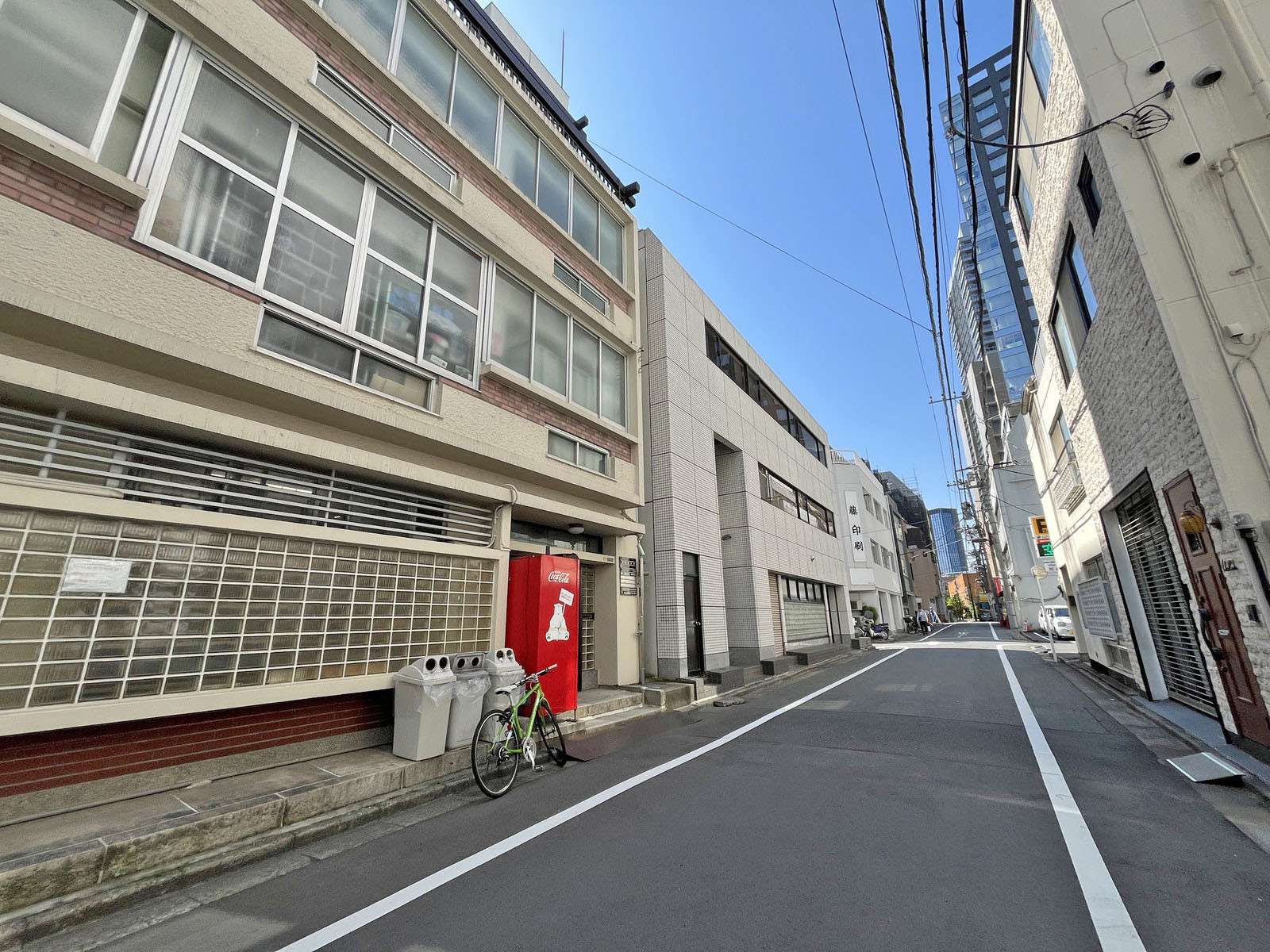 加島ビル前面通り