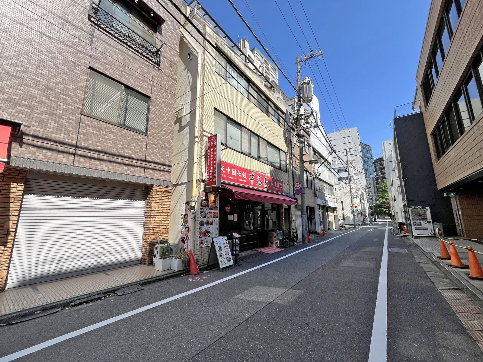 三喜ビルディング前面通り