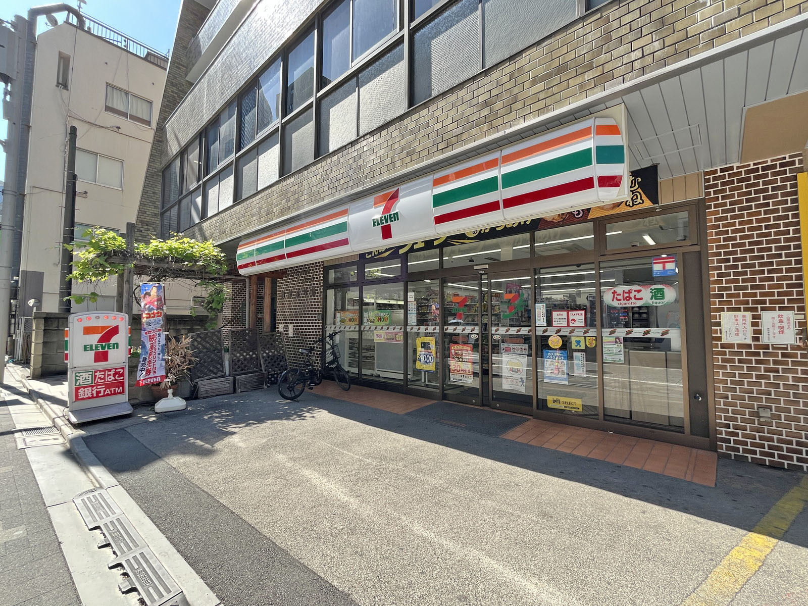 隣のセブン-イレブン 千代田大神宮通り店