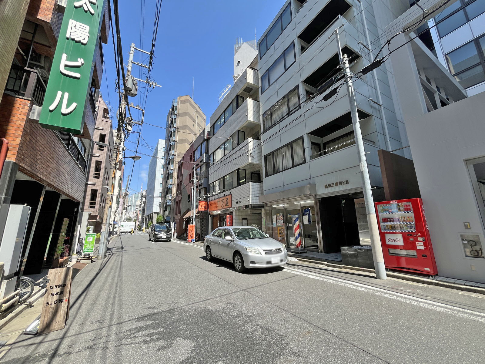 巴ビル前面通り