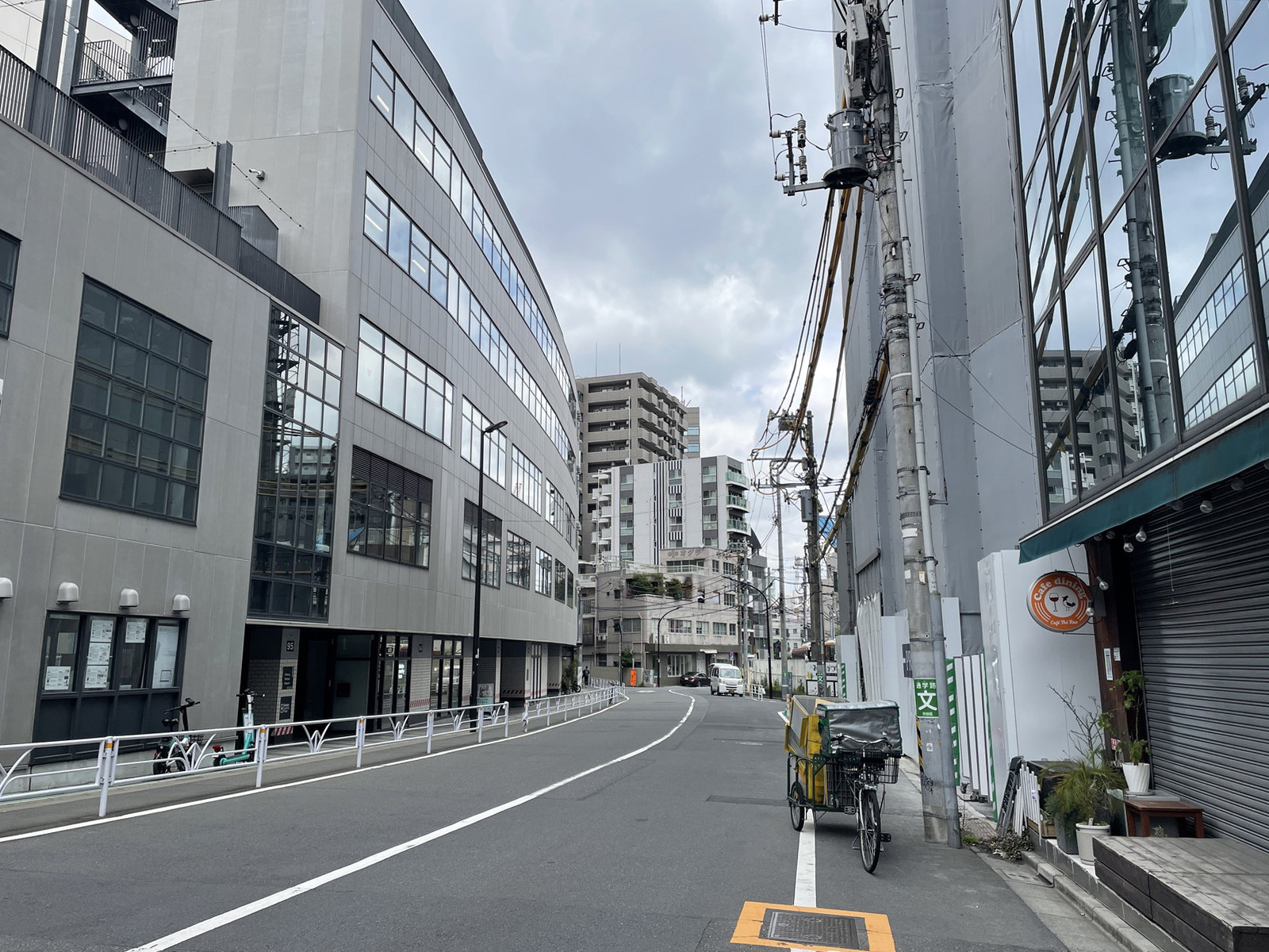 渋谷HANAビル前面の通り
