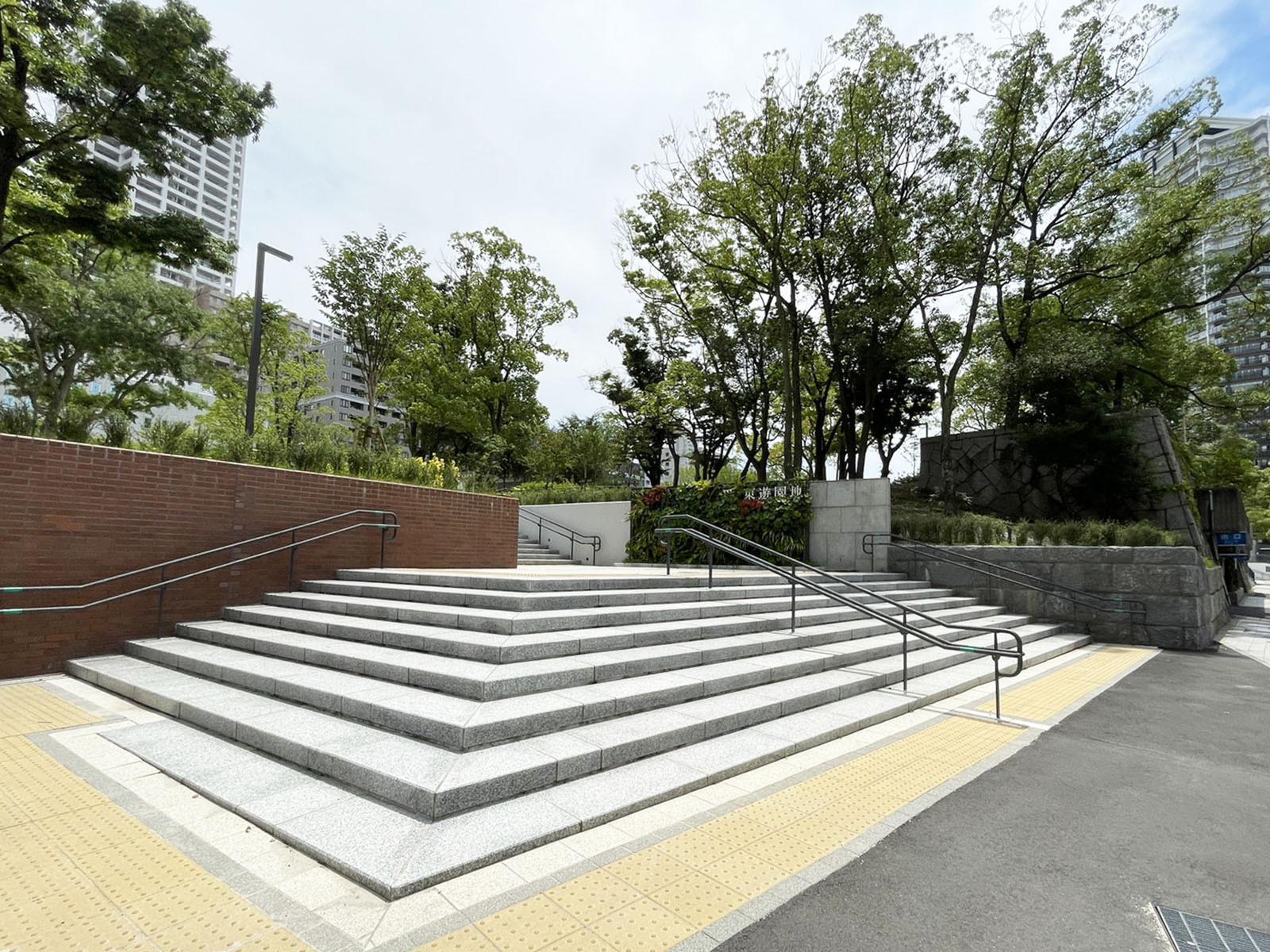 付近の東遊園地