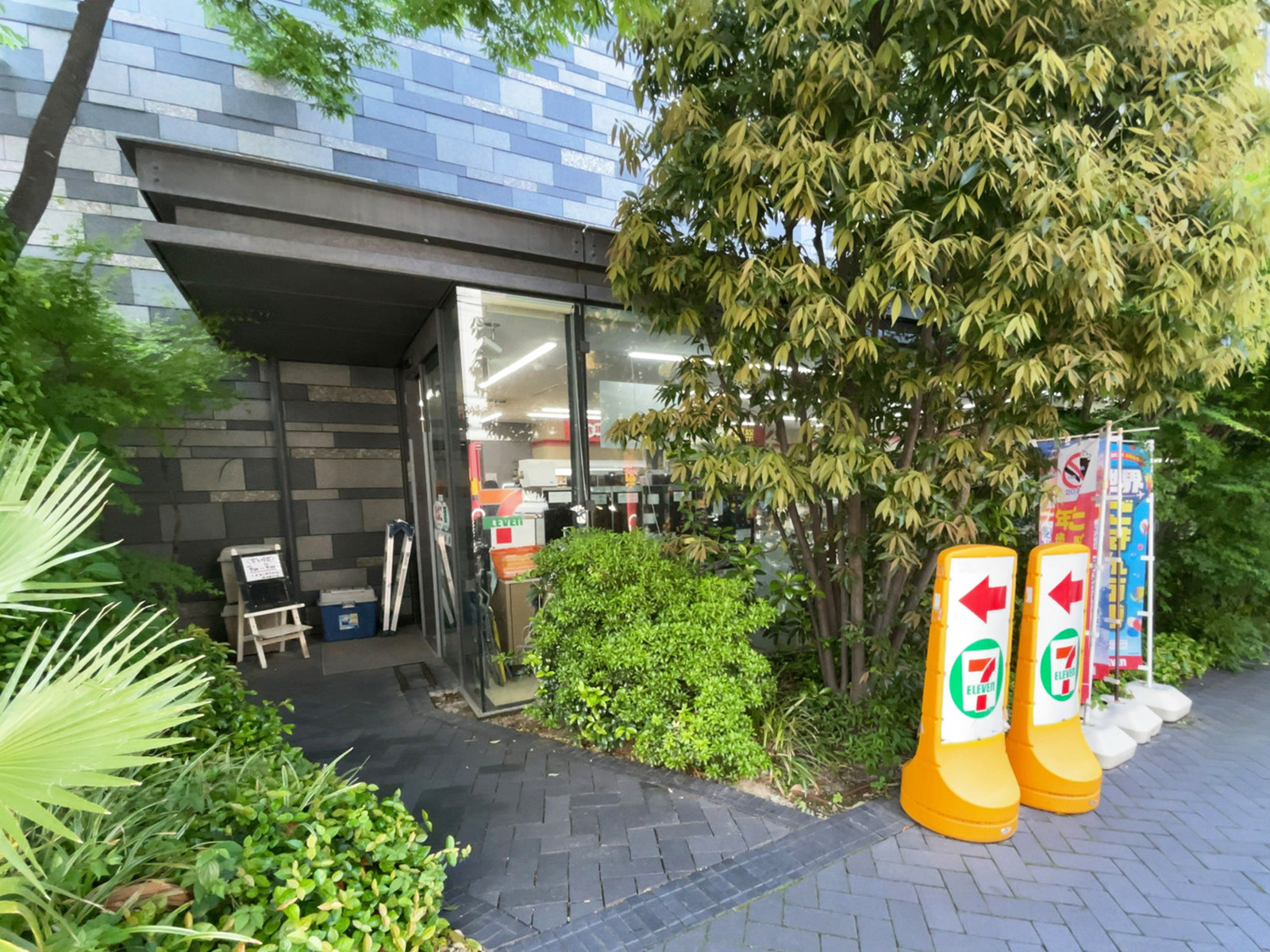 斜め向かいにあるセブン-イレブン 大阪土佐堀ダイビル店