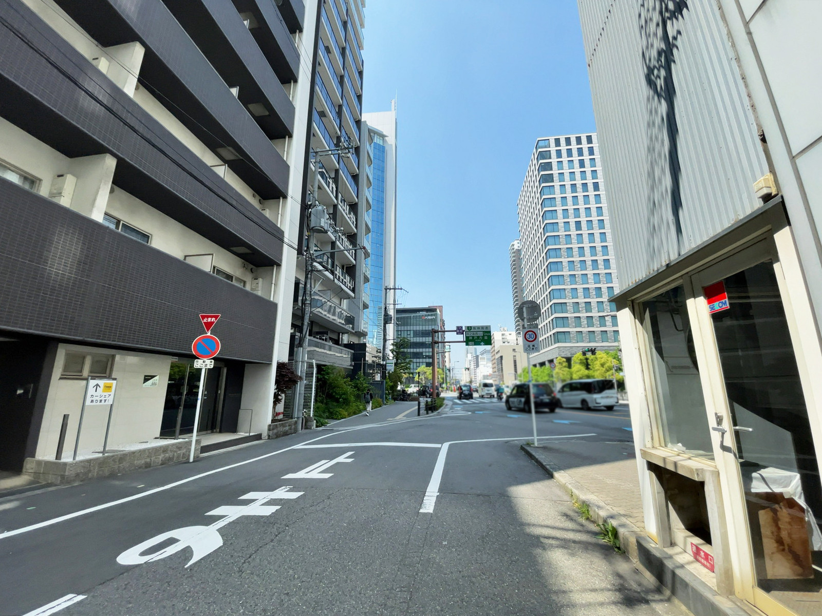 タツト・建設ビル前面の通り