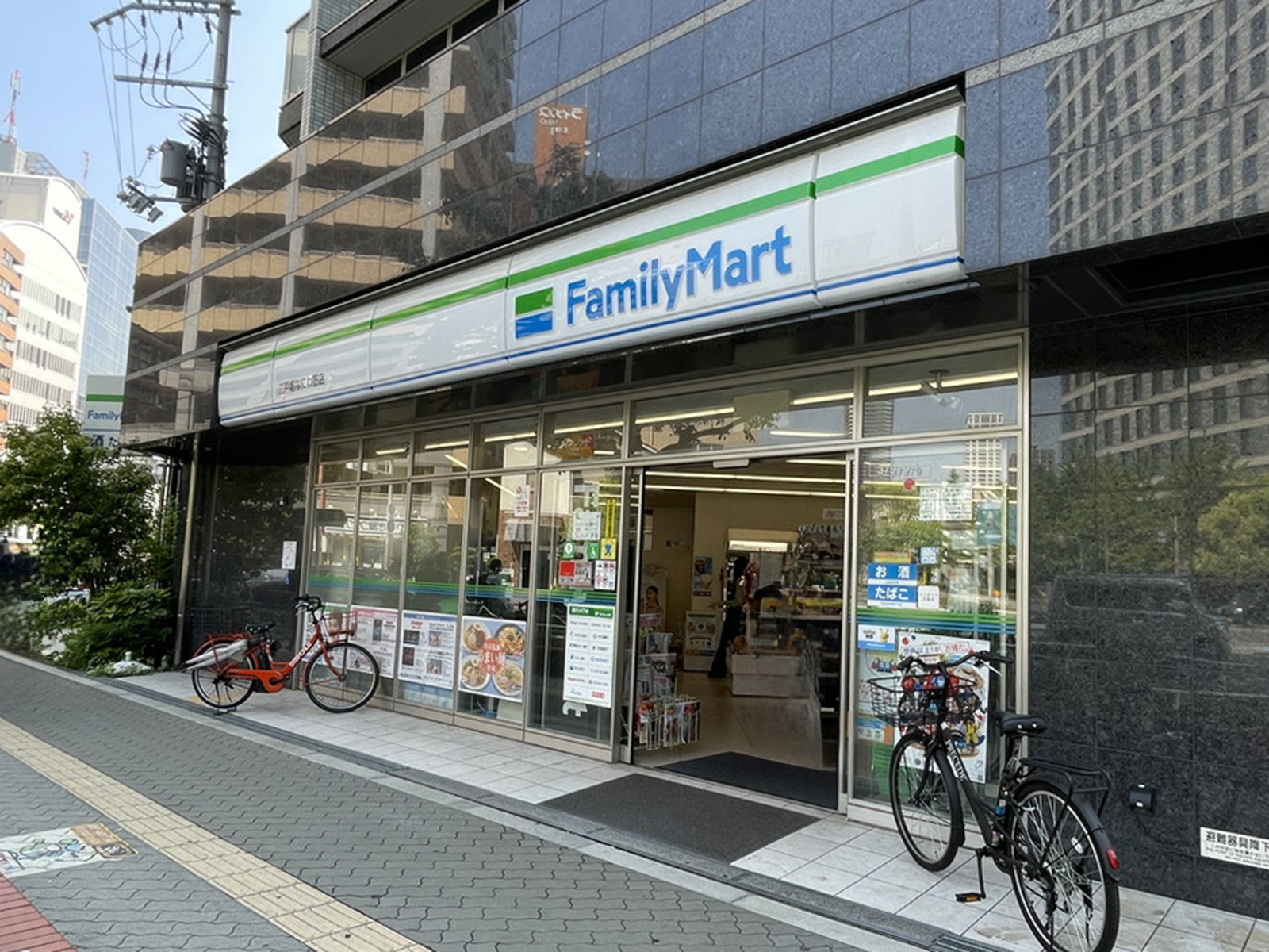 付近のファミリーマート 江戸堀なにわ筋店
