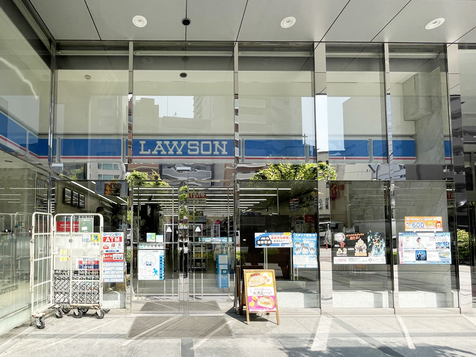 並びにあるローソン 西区土佐堀一丁目店