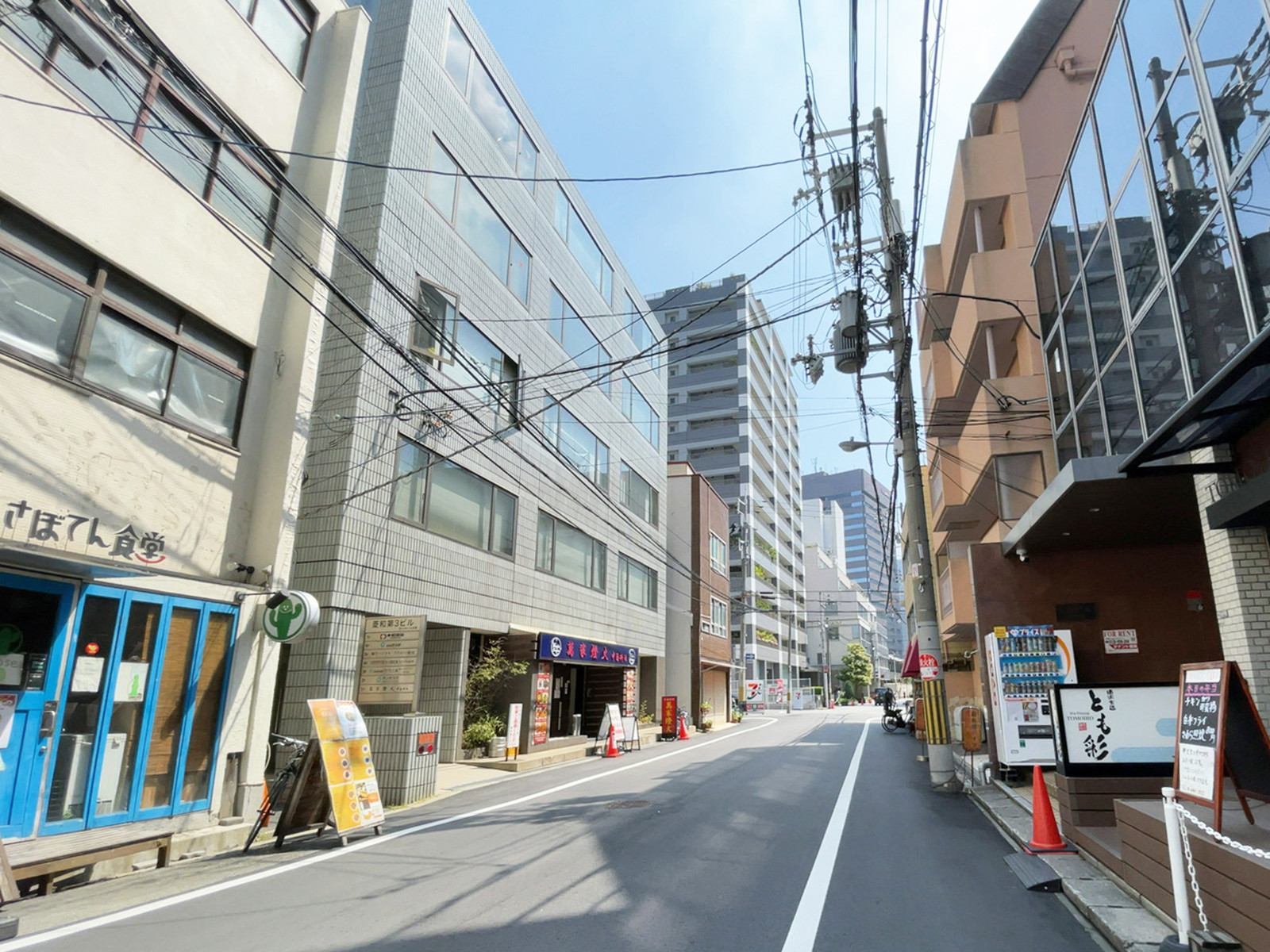 肥後橋ビル3号館前面の通り