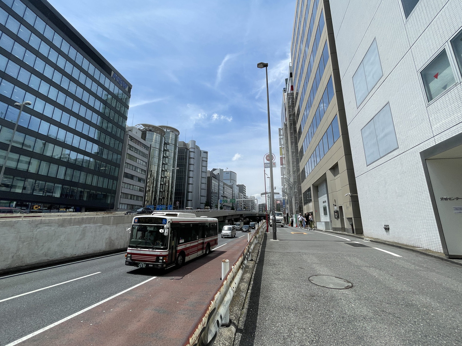 渋谷センタープレイス前面の通り