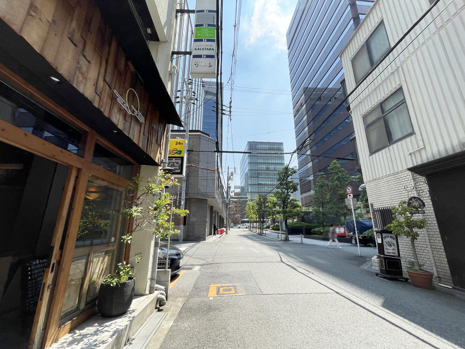 肥後橋エフビル前面の通り